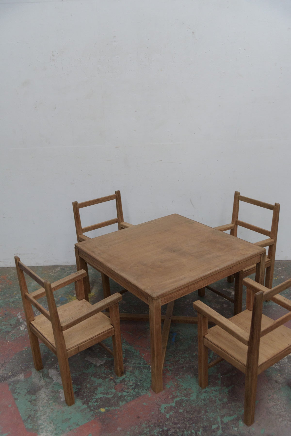 #9761 table & chairs