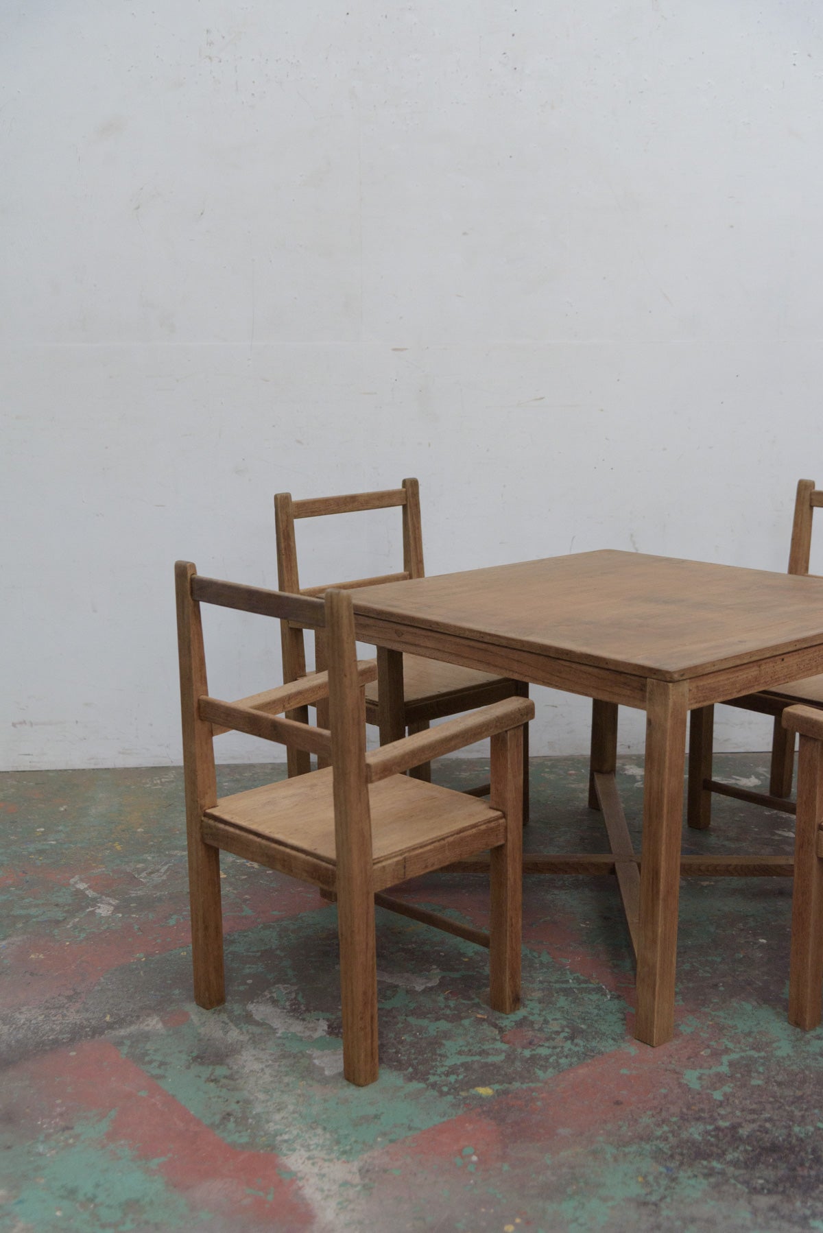 #9761 table & chairs