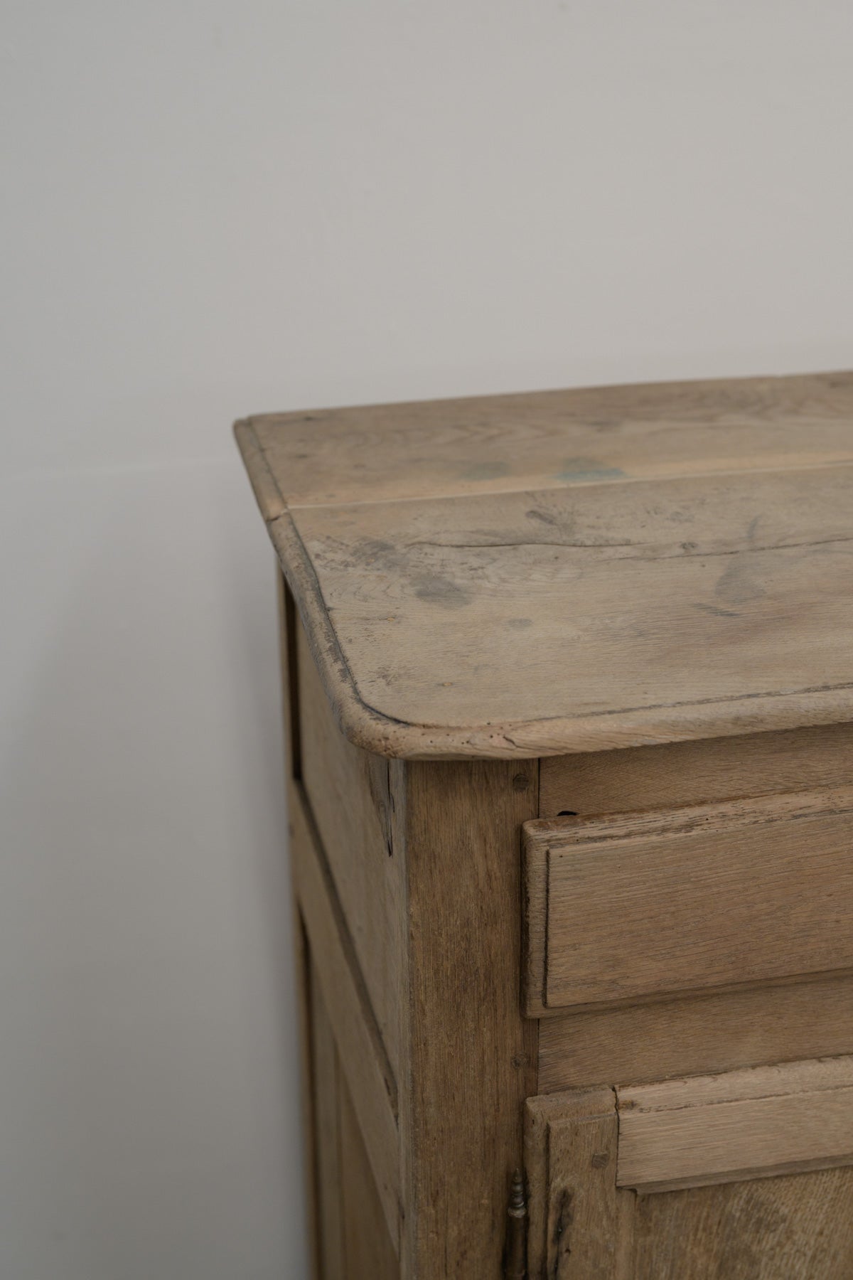 #0714 cabinet