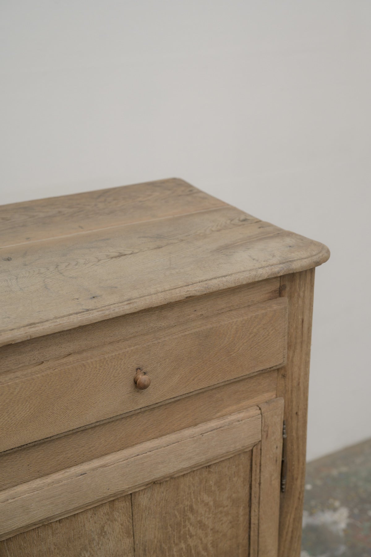 #0714 cabinet
