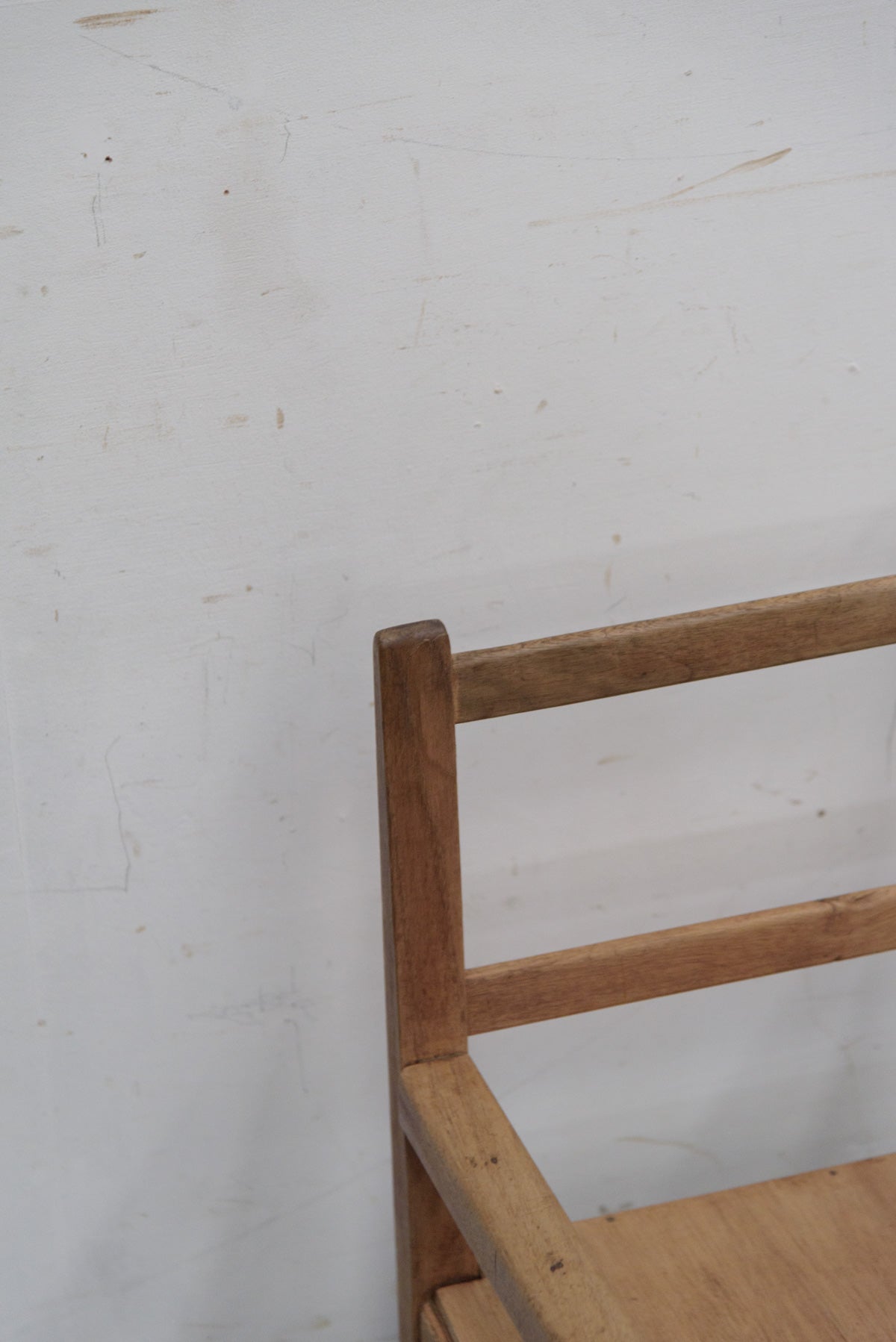 #9761 table & chairs