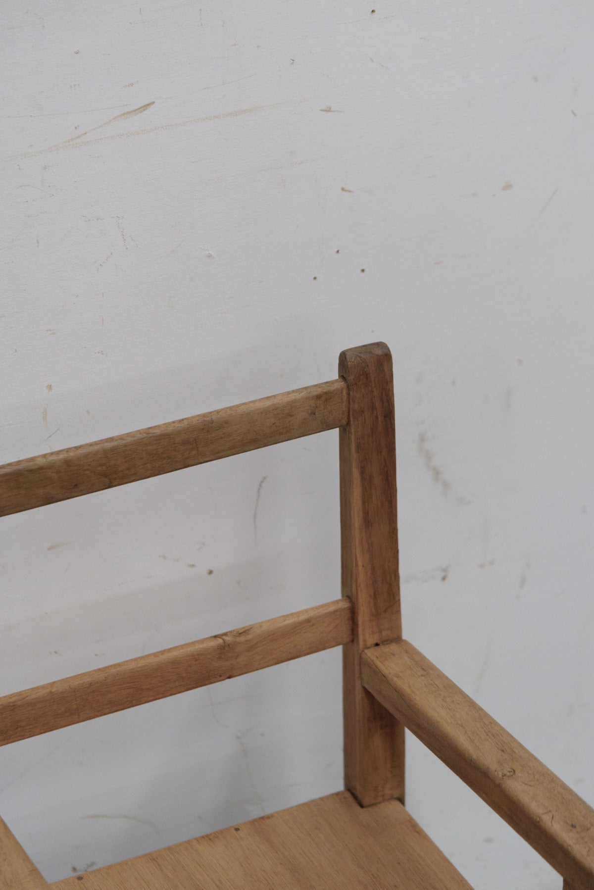 #9761 table & chairs