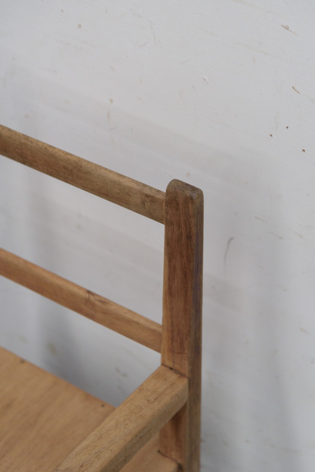 #9761 table & chairs