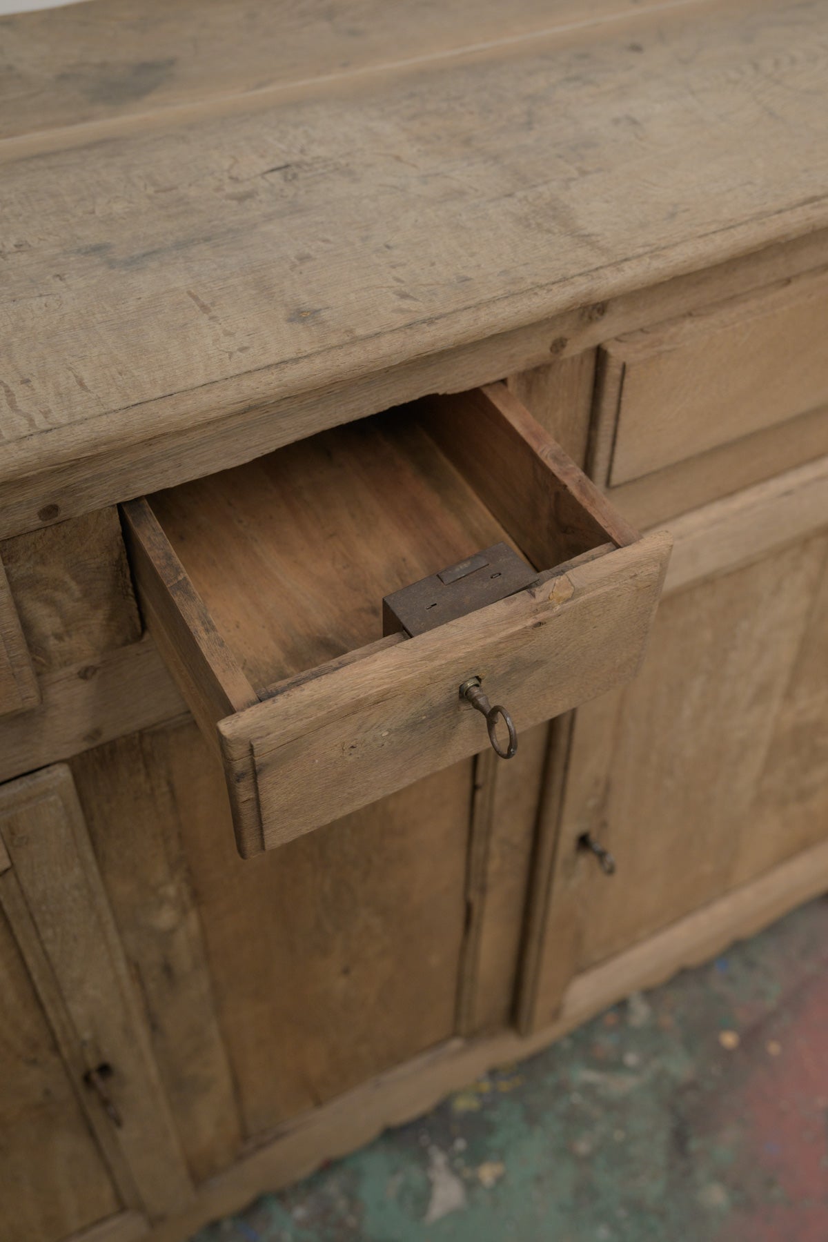 #0714 cabinet