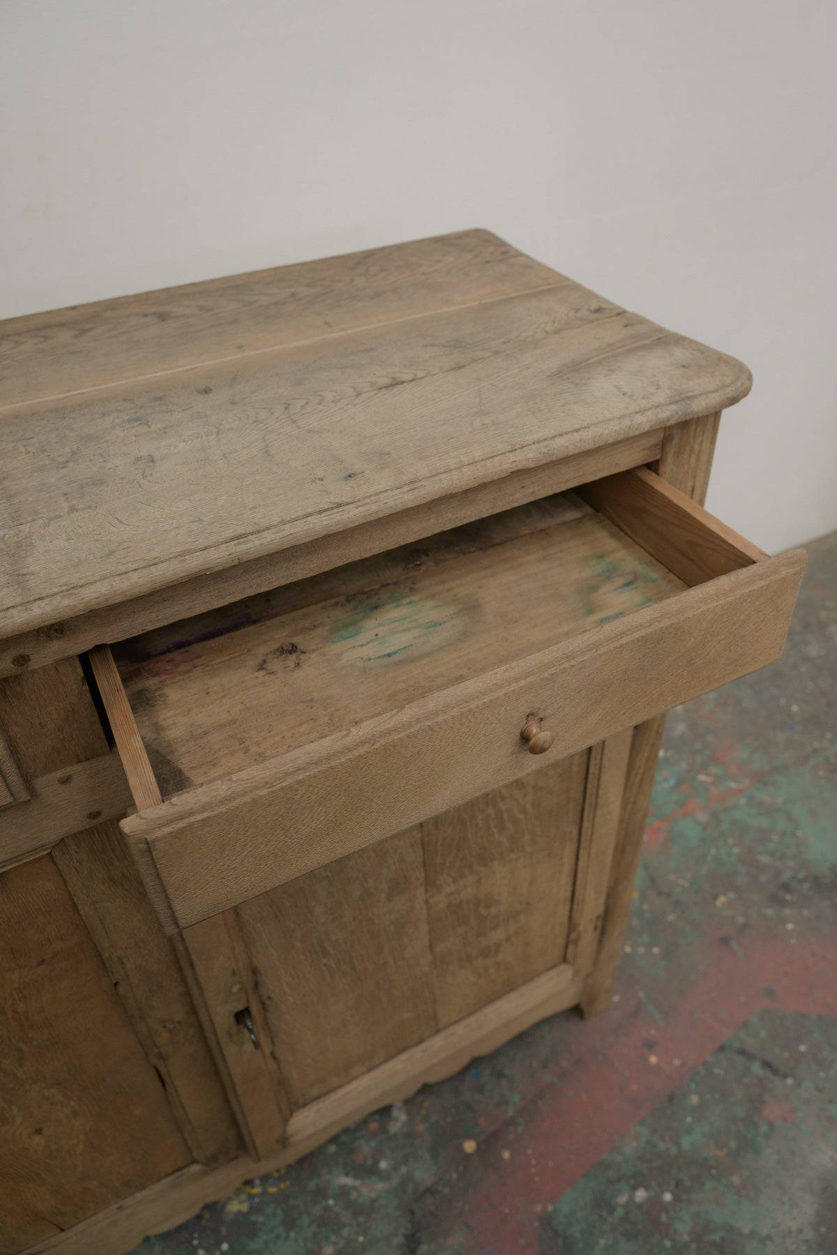 #0714 cabinet