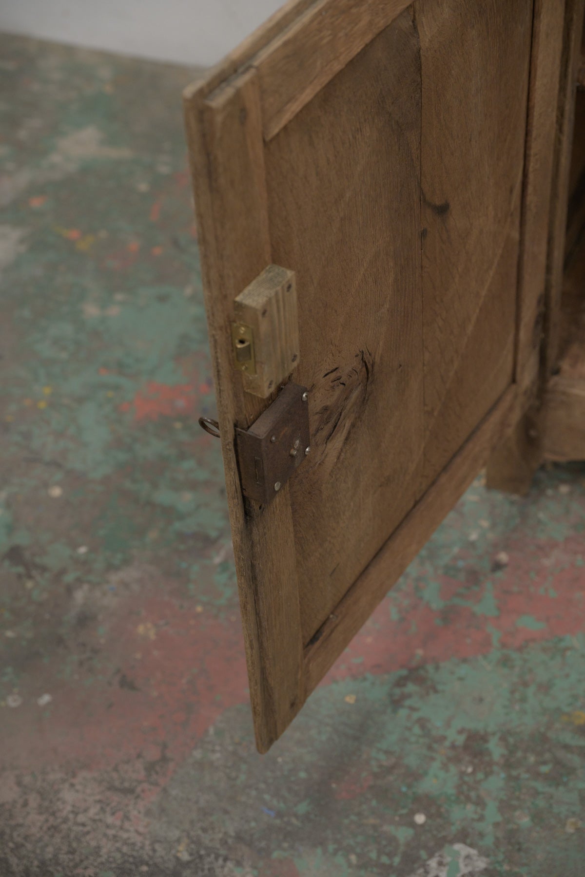 #0714 cabinet