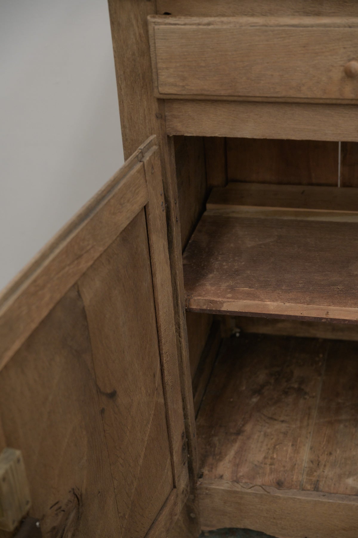 #0714 cabinet