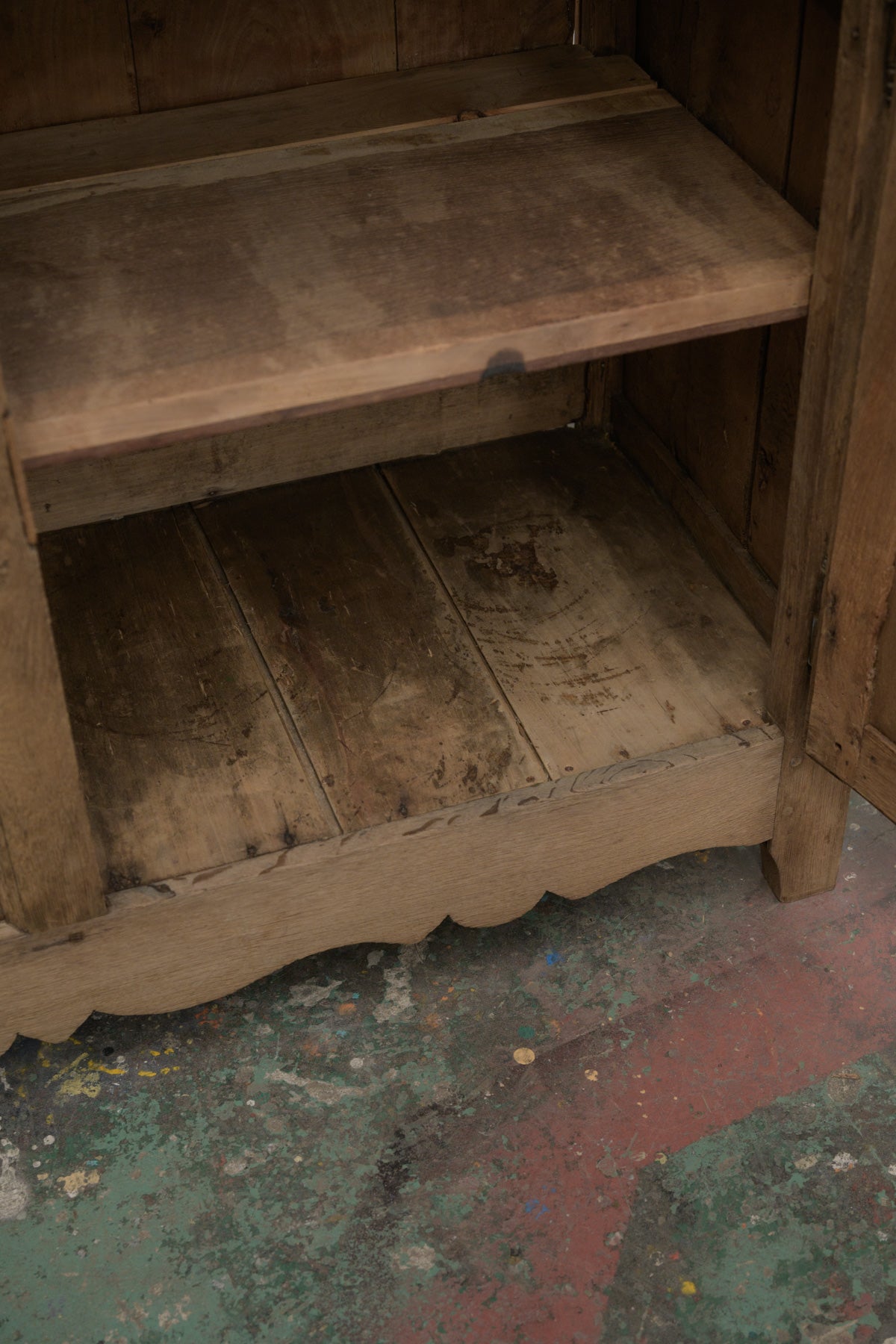 #0714 cabinet