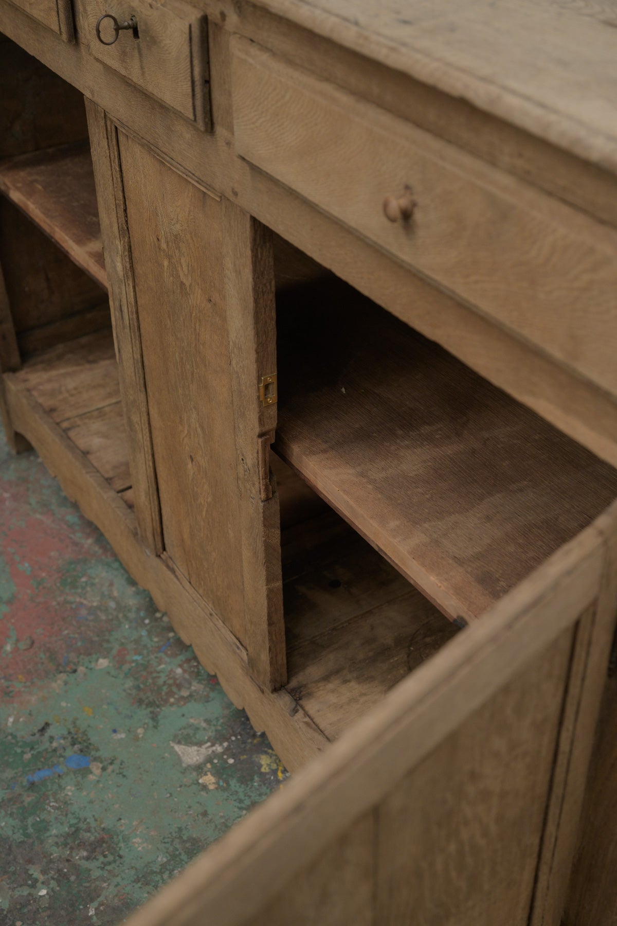 #0714 cabinet