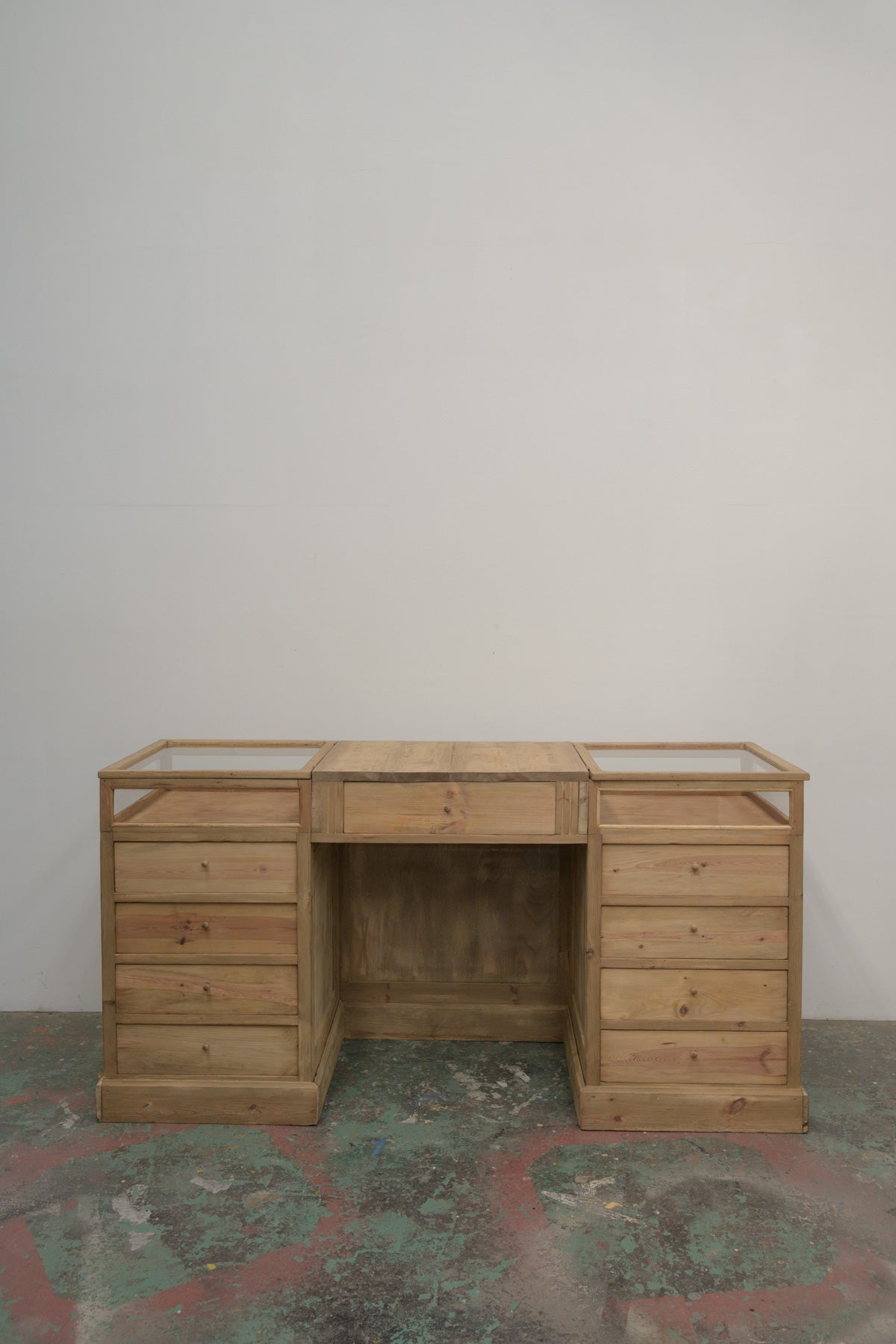 #0715 showcase counter