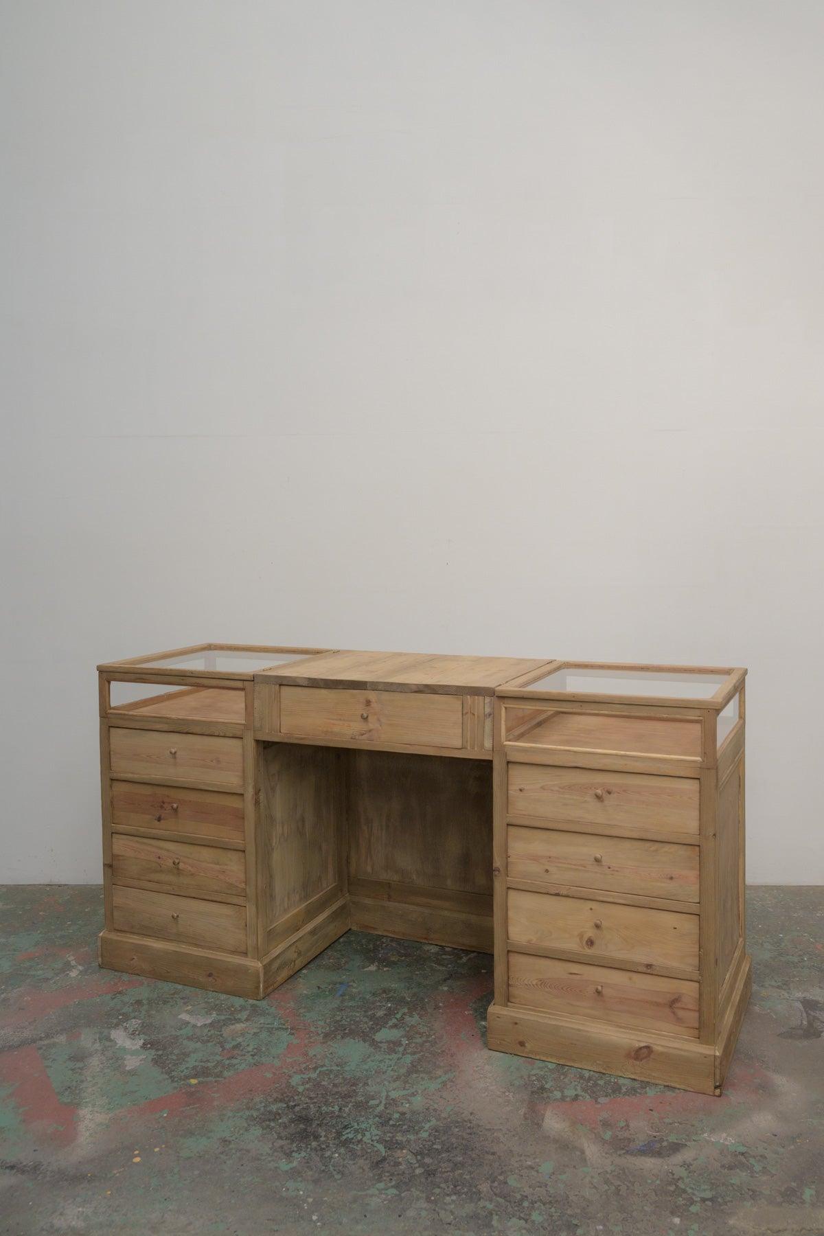 #0715 showcase counter