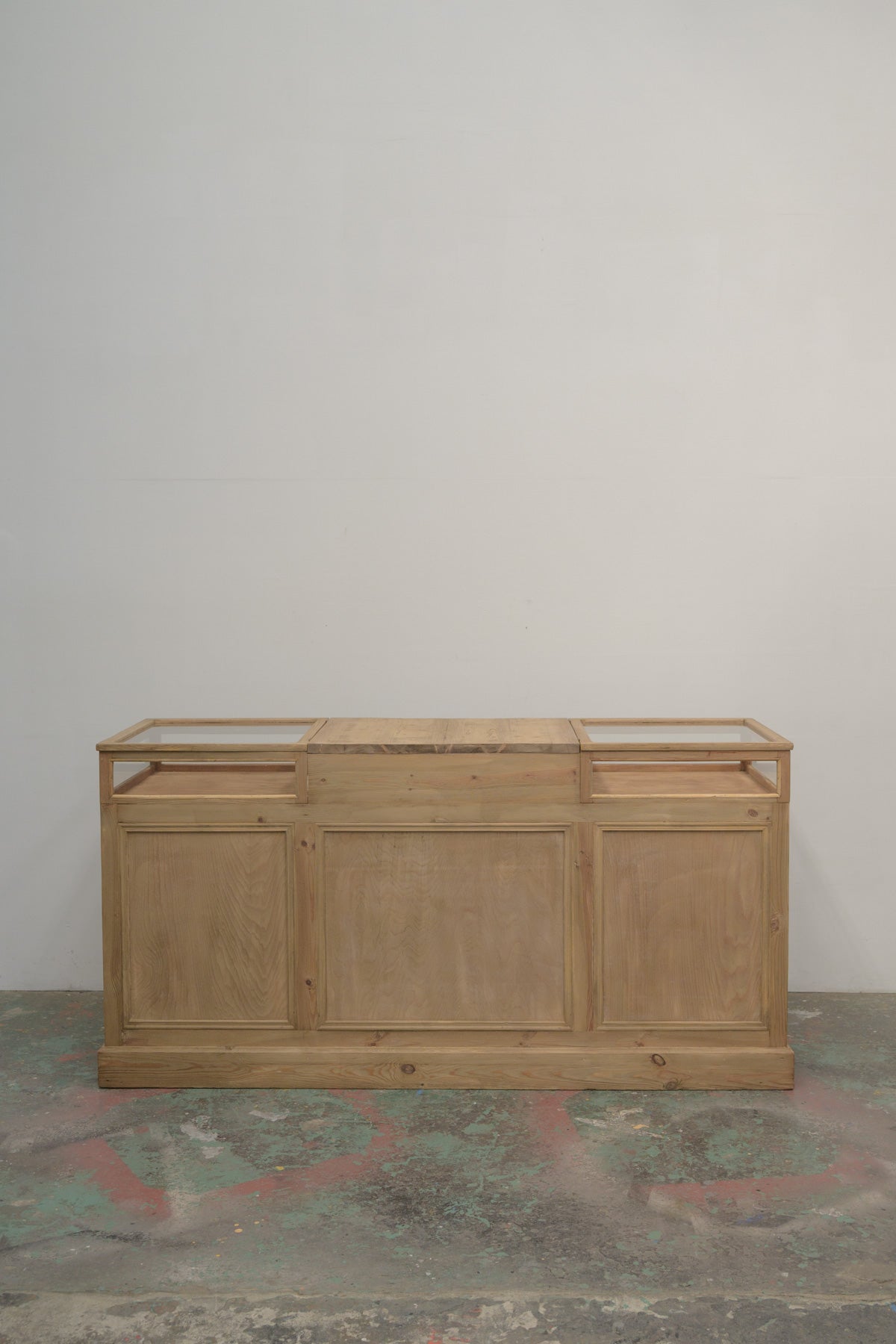 #0715 showcase counter