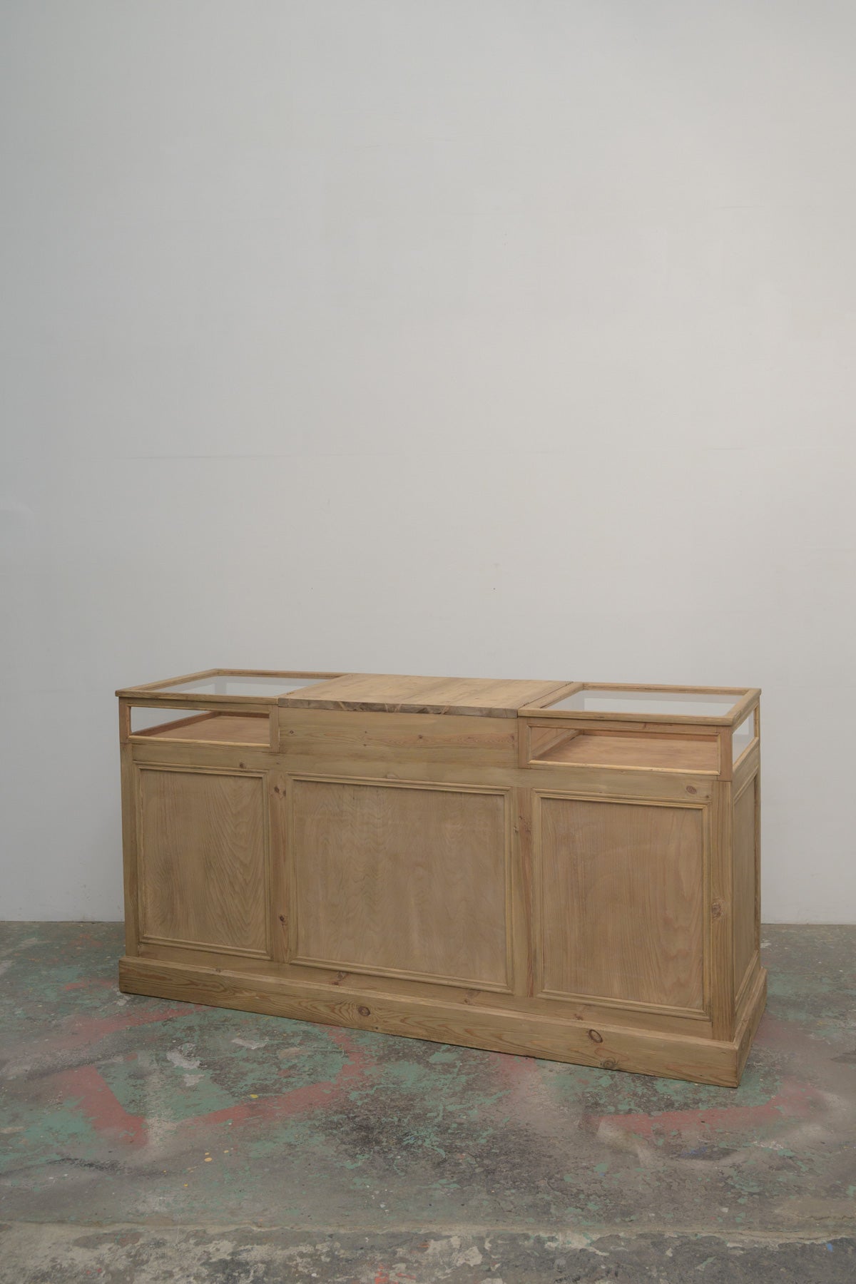#0715 showcase counter