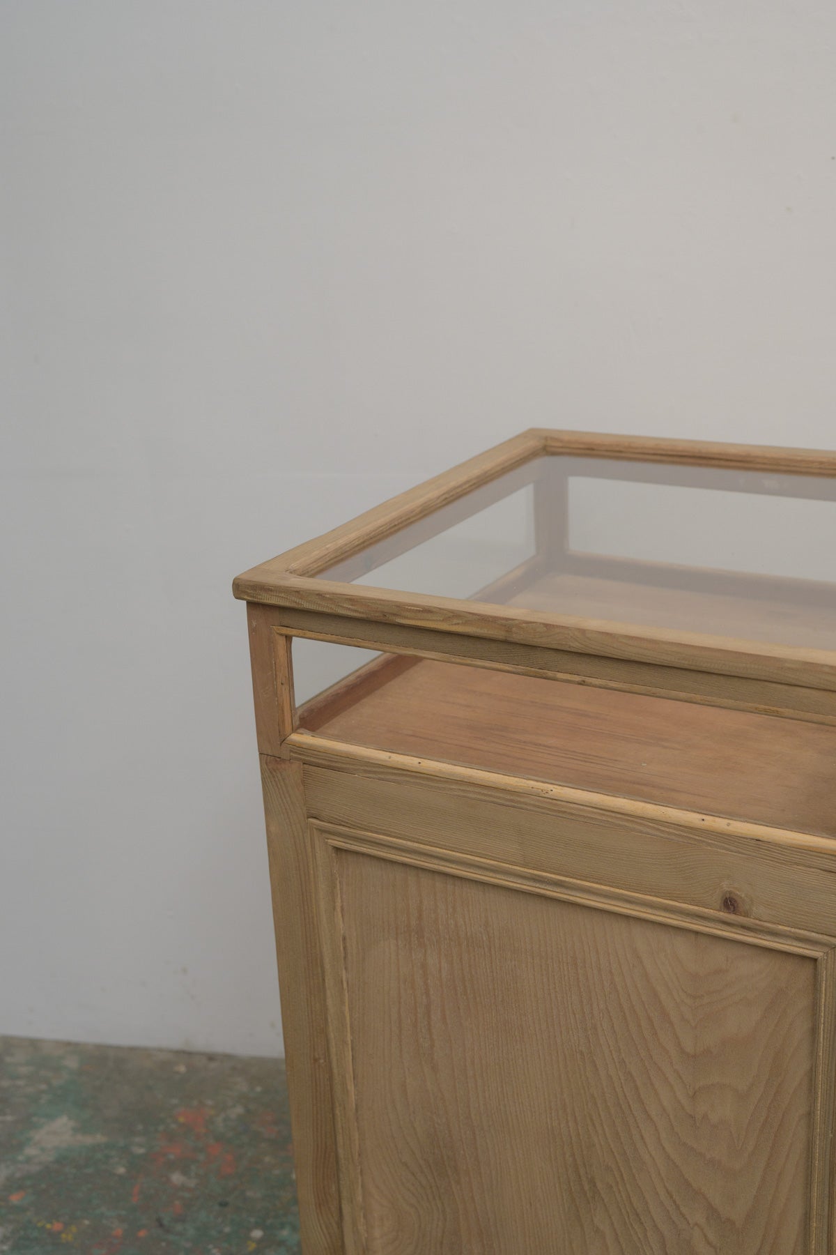 #0715 showcase counter