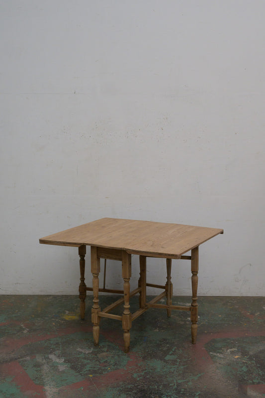 #0245 gateleg table