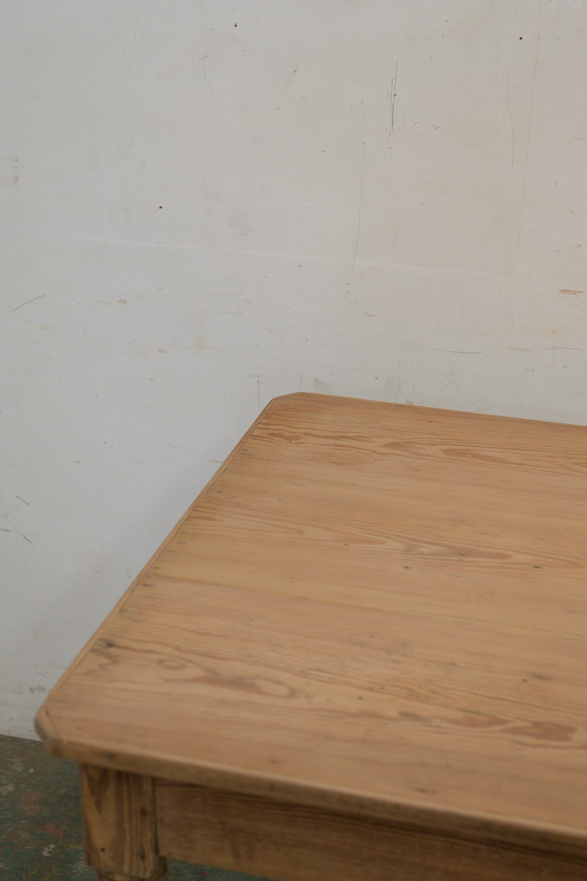 #0255 table