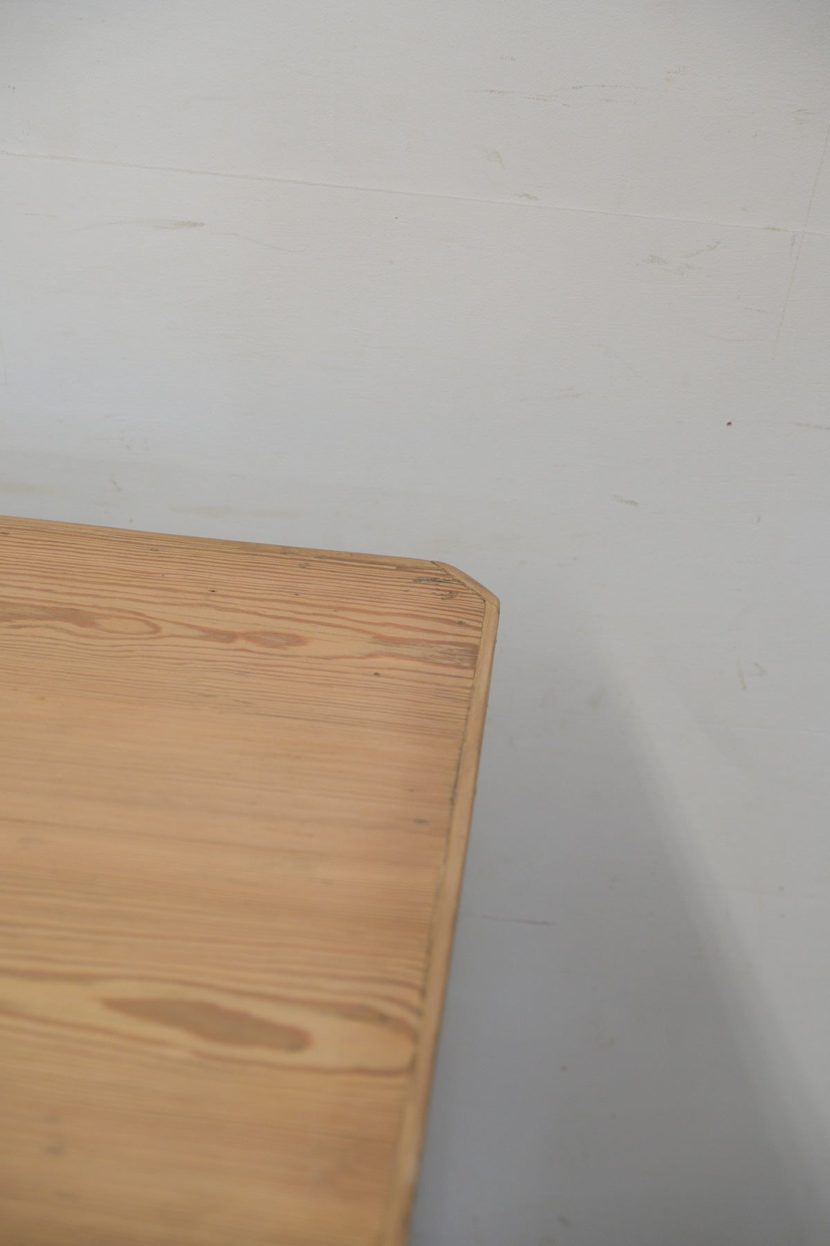 #0255 table
