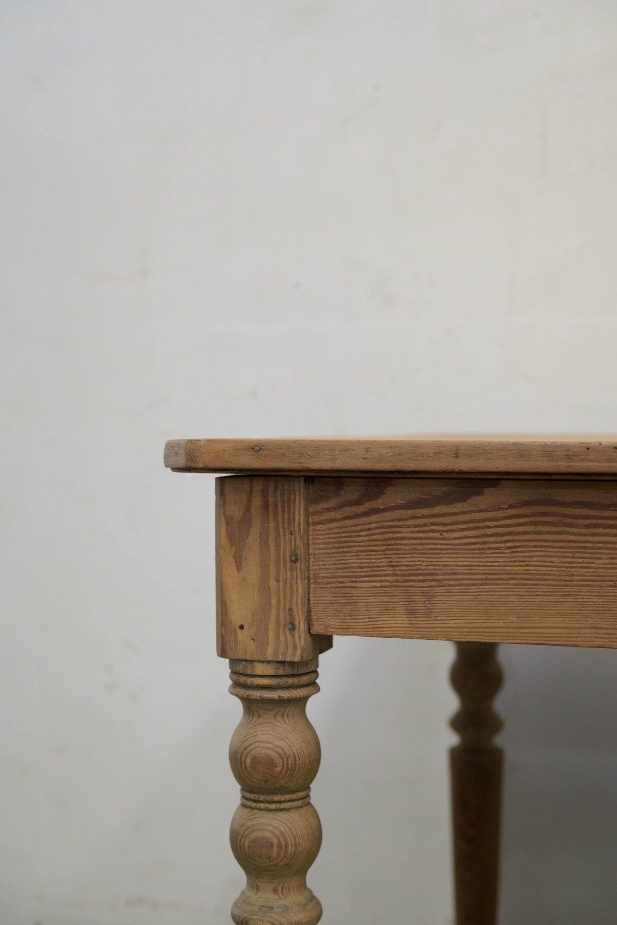 #0255 table
