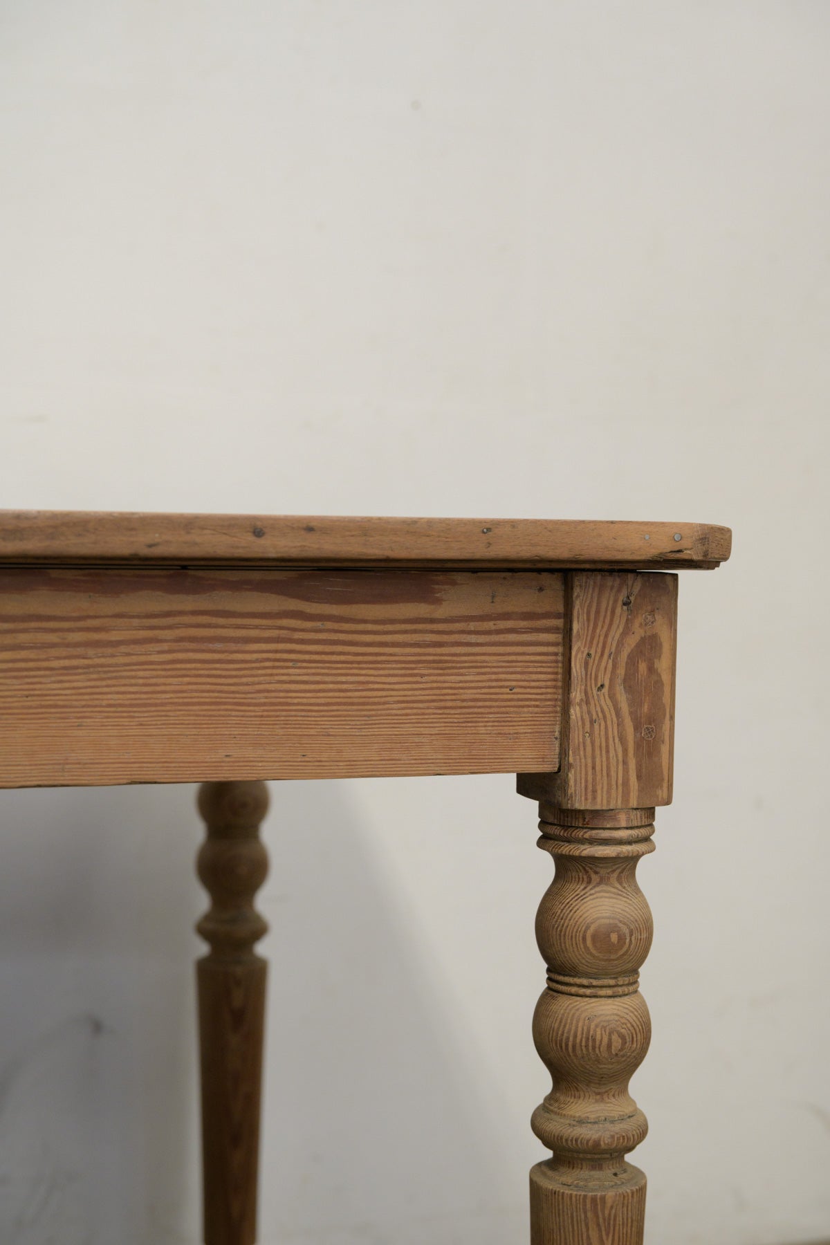 #0255 table