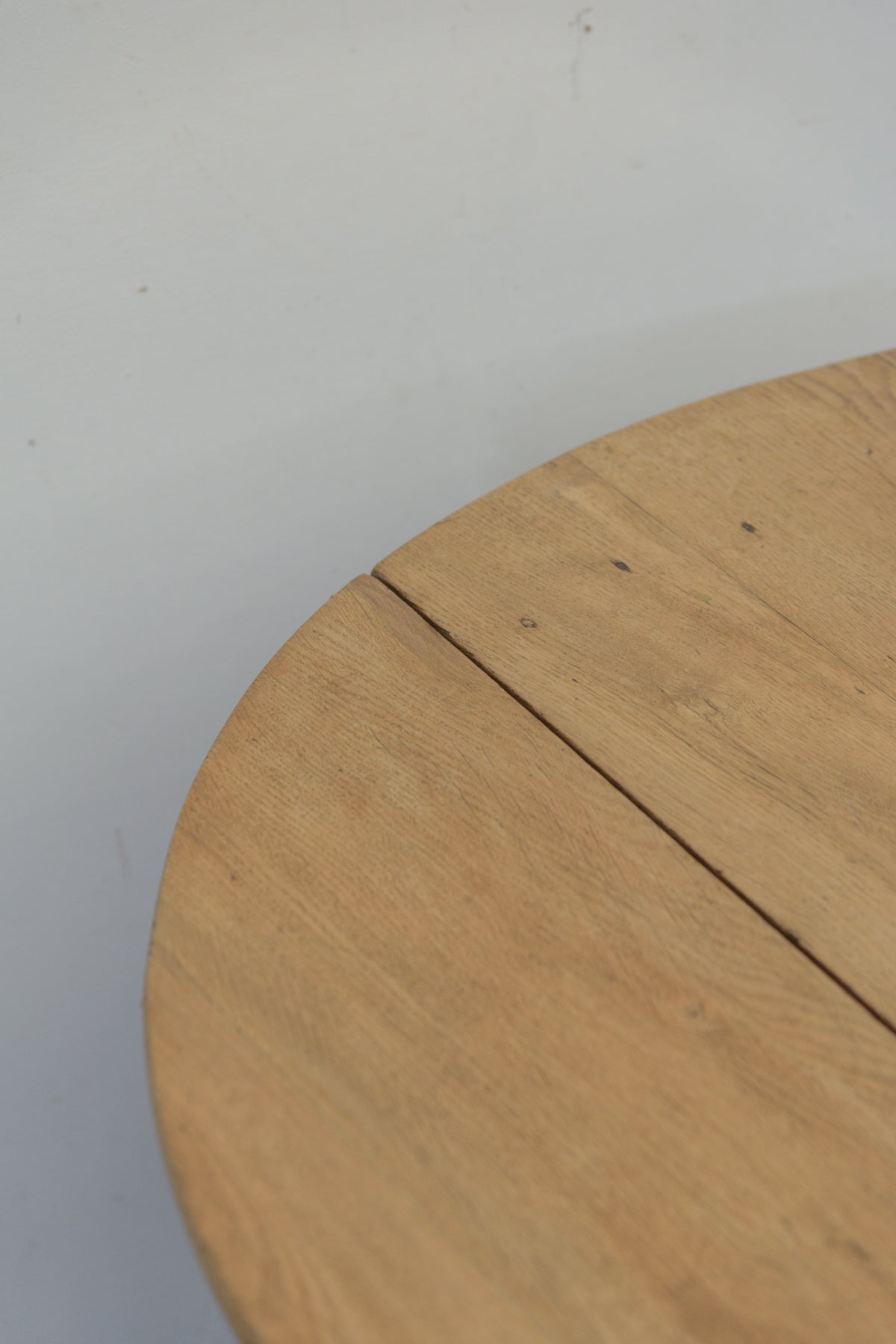 8257 round table | belgiumアンティーク 木製 無垢 塗装剥離