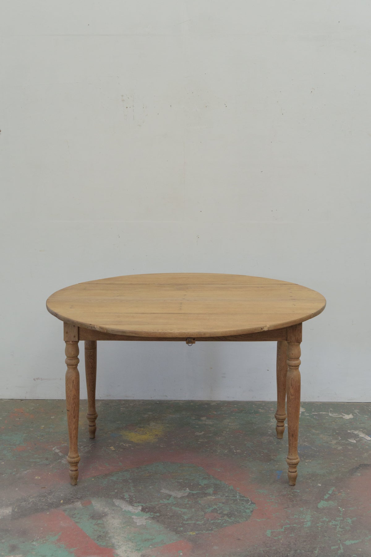 8257 round table | belgiumアンティーク 木製 無垢 塗装剥離