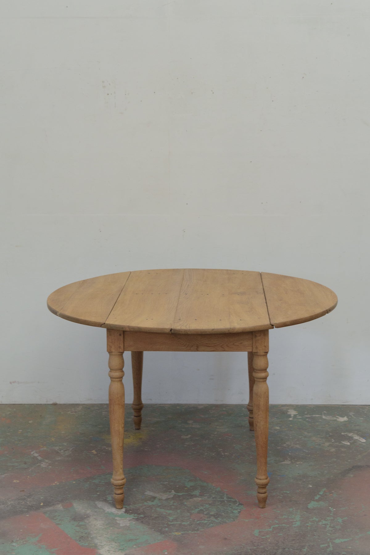 8257 round table | belgiumアンティーク 木製 無垢 塗装剥離