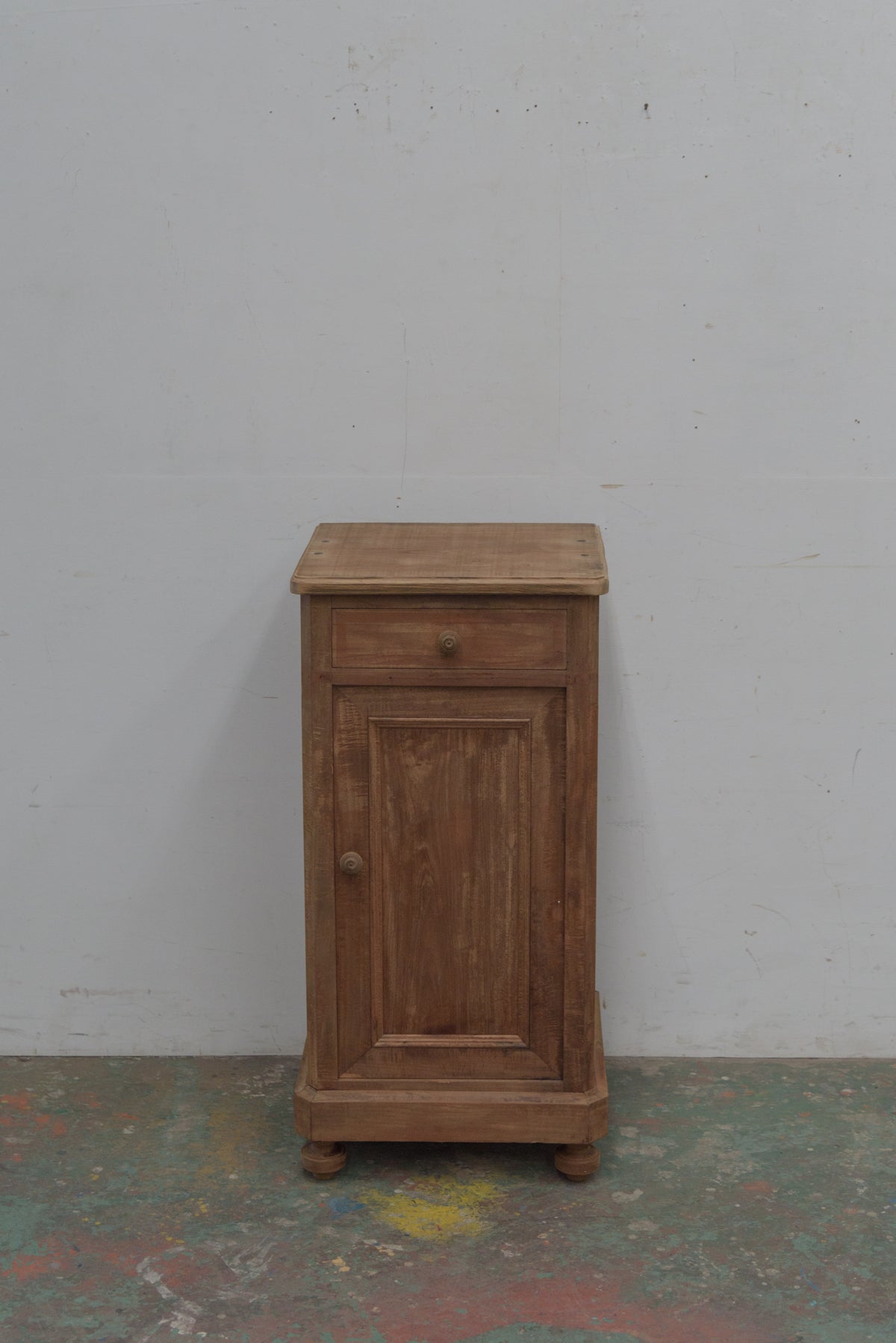 #9027 cabinet