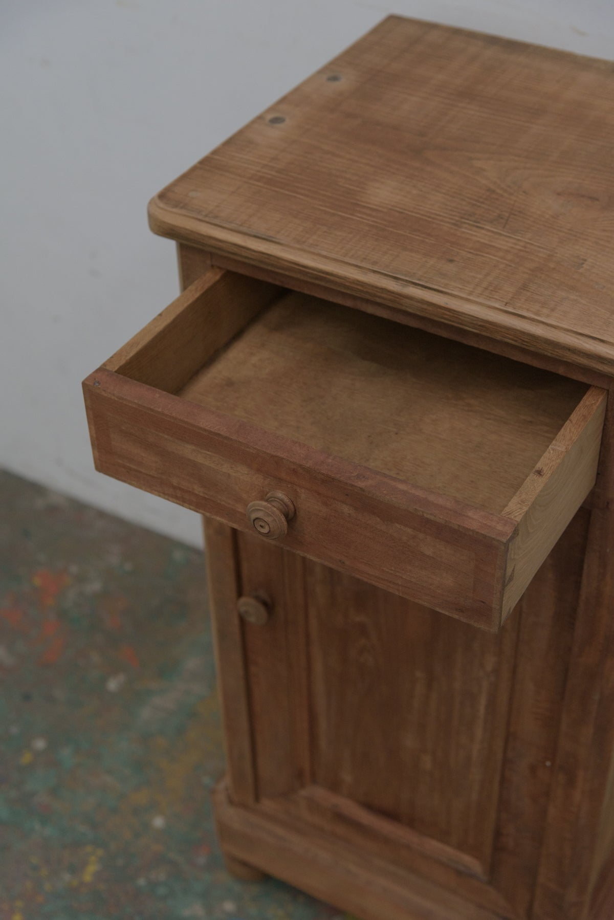 #9027 cabinet