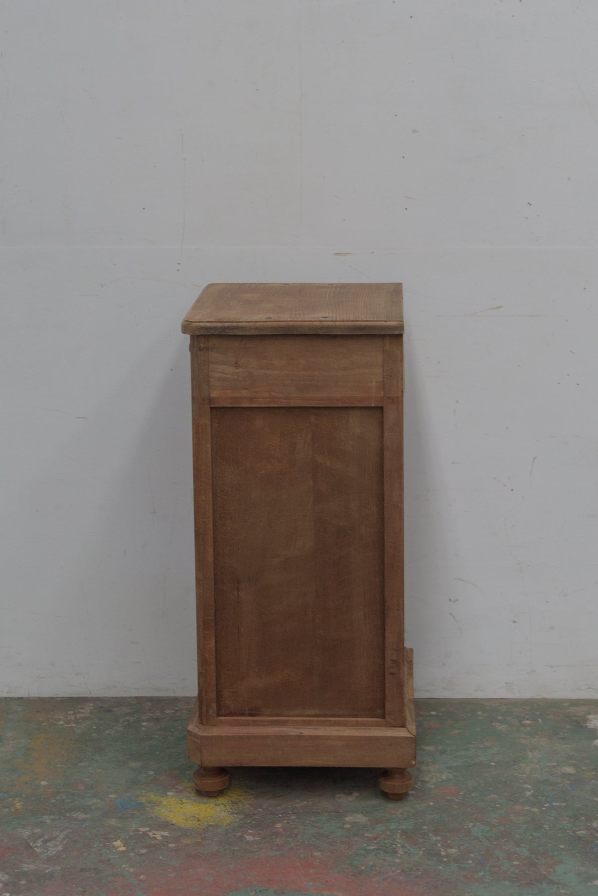 #9027 cabinet