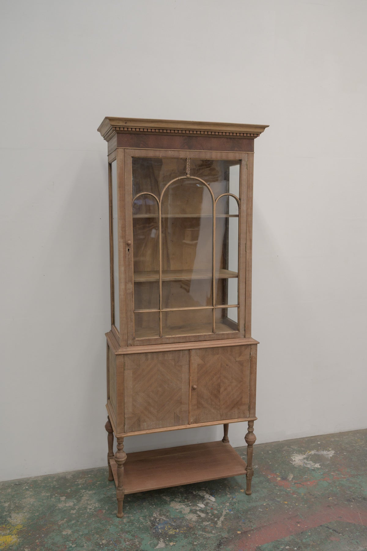 #0739 glass cabinet