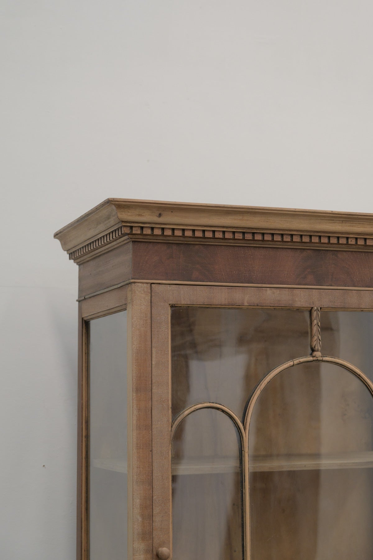 #0739 glass cabinet