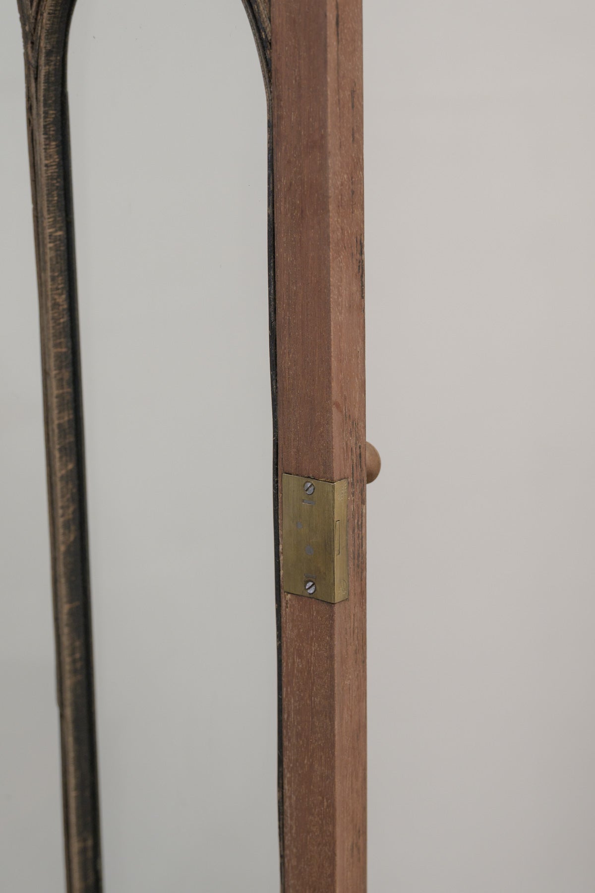 #0739 glass cabinet