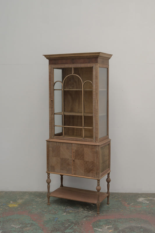 #0739 glass cabinet