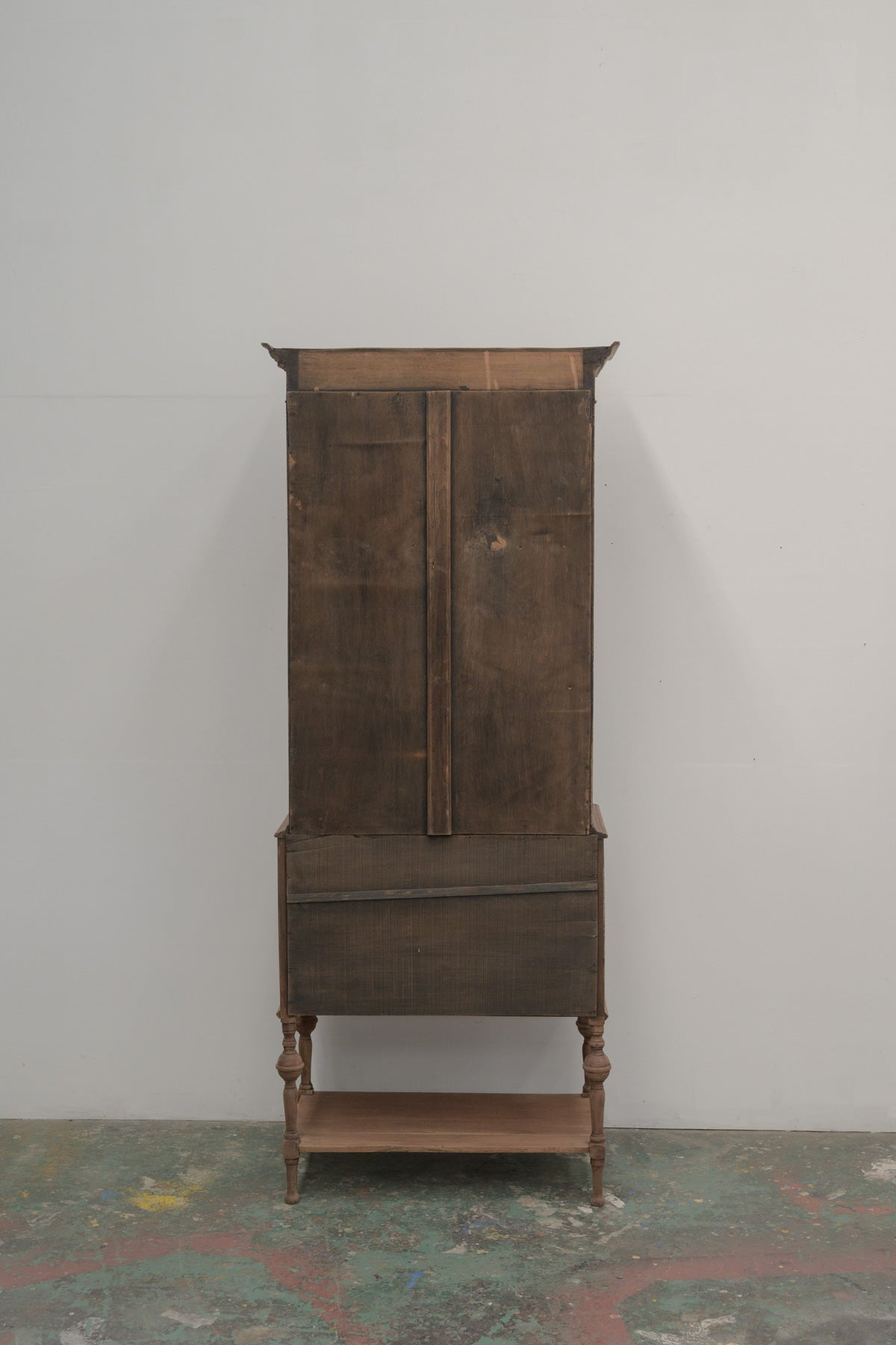 #0739 glass cabinet