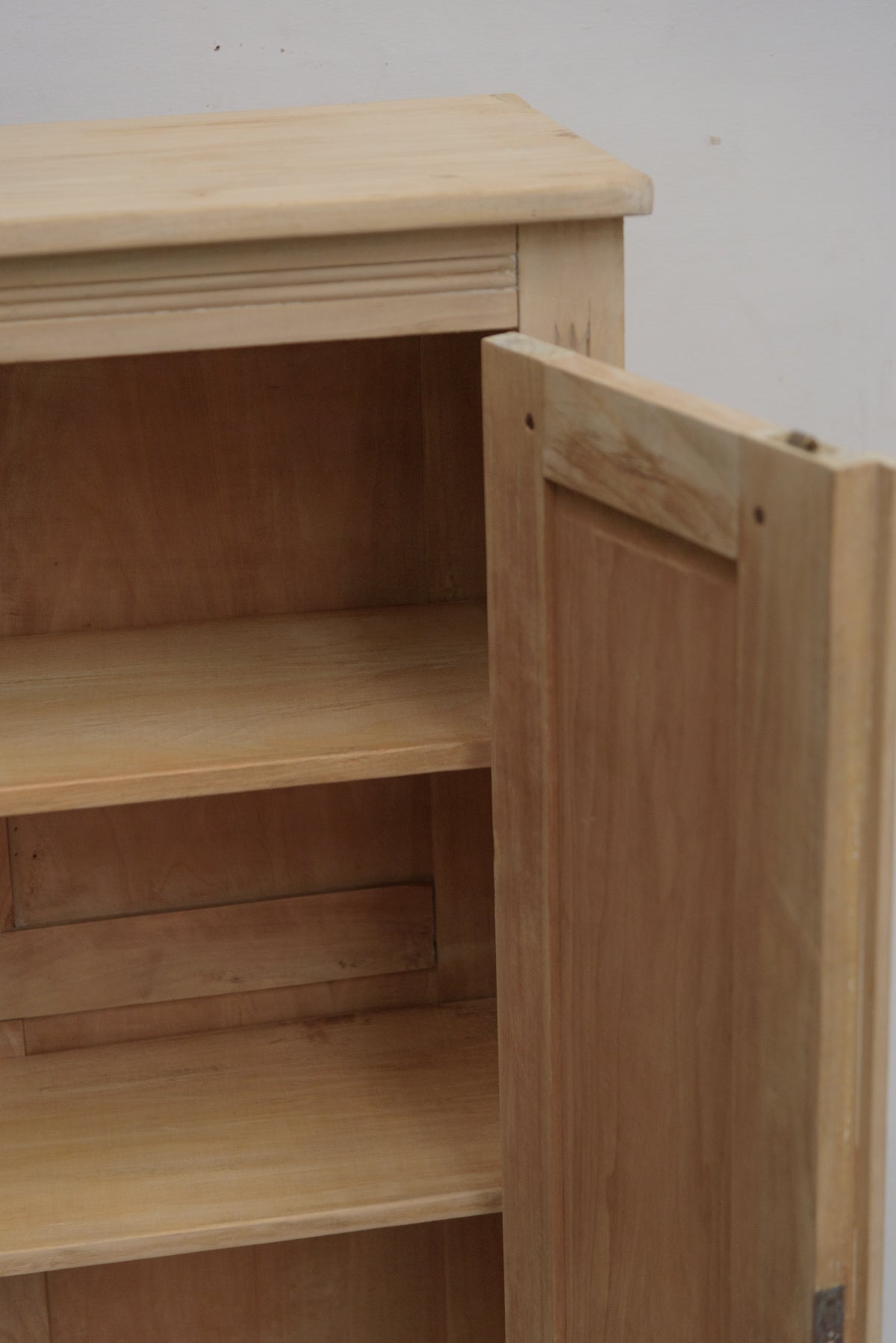 #8632 cabinet