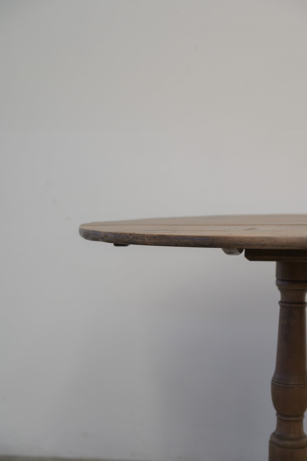 #0745 round table