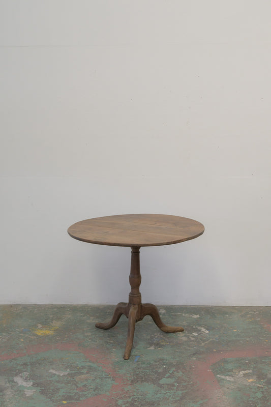 #0745 round table