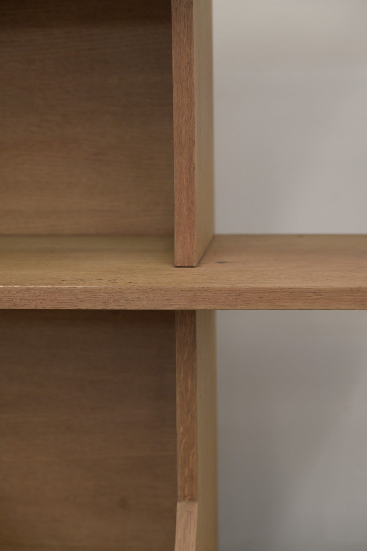 #0748 shelf