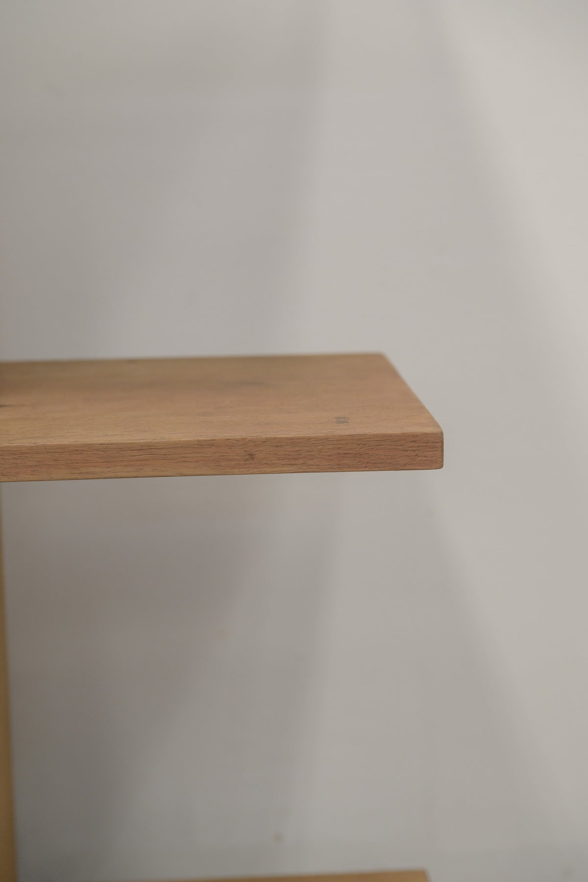 #0748 shelf