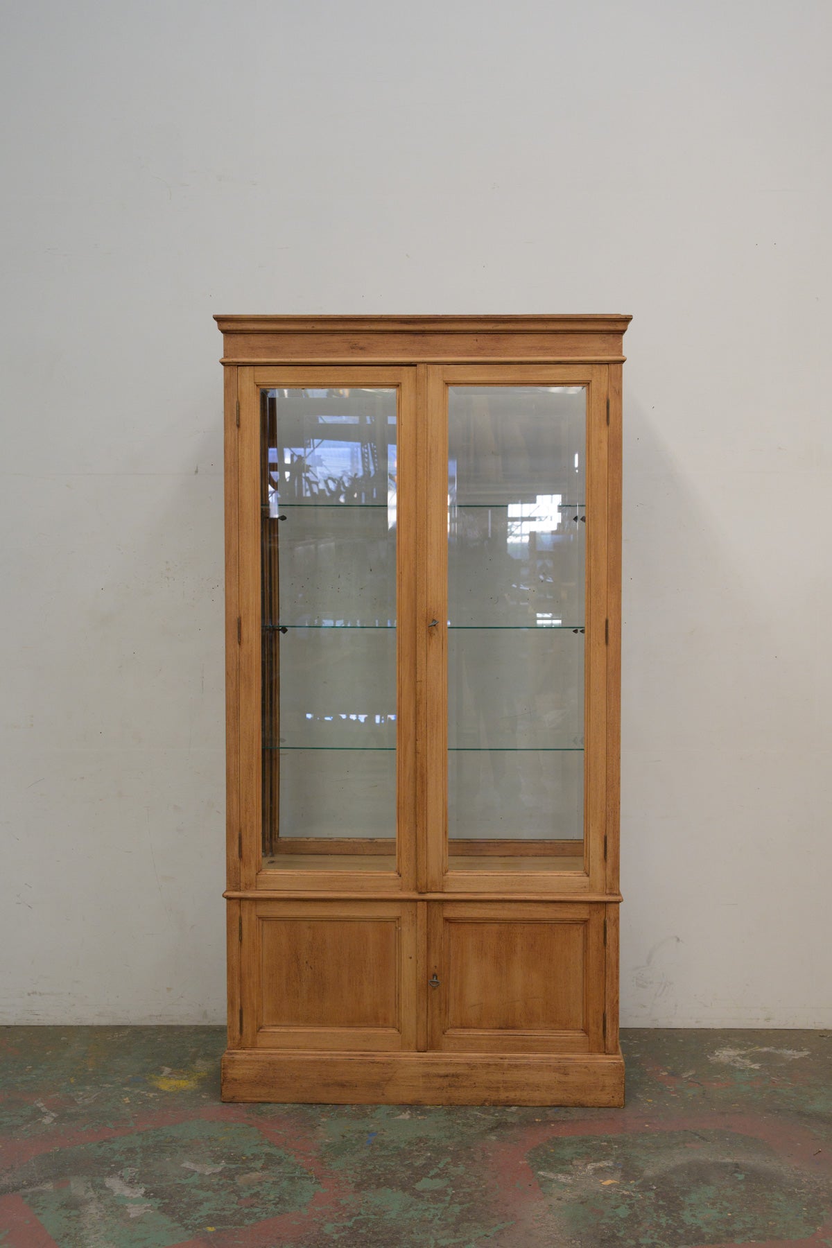 #0272 show case