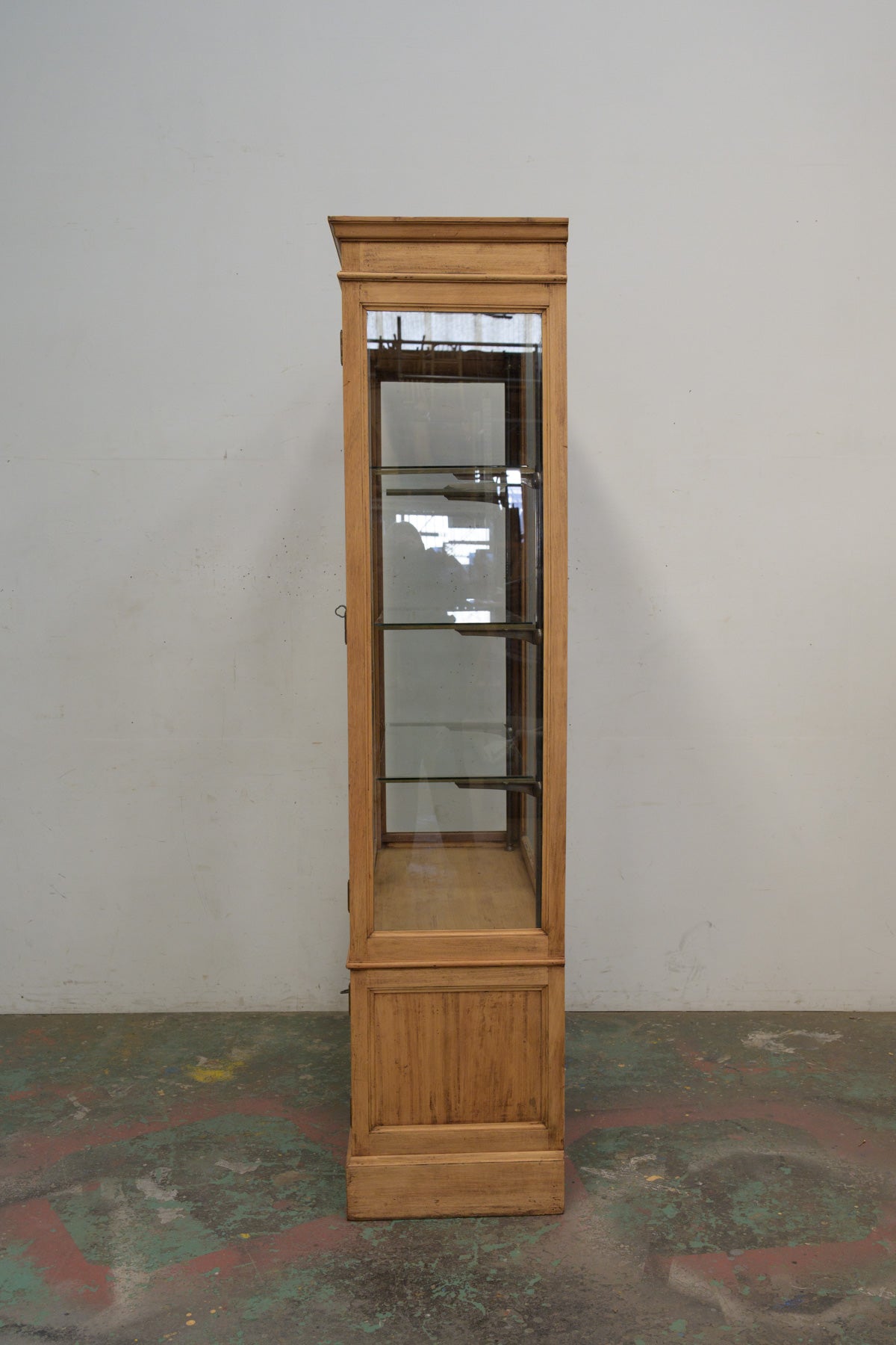 #0272 show case