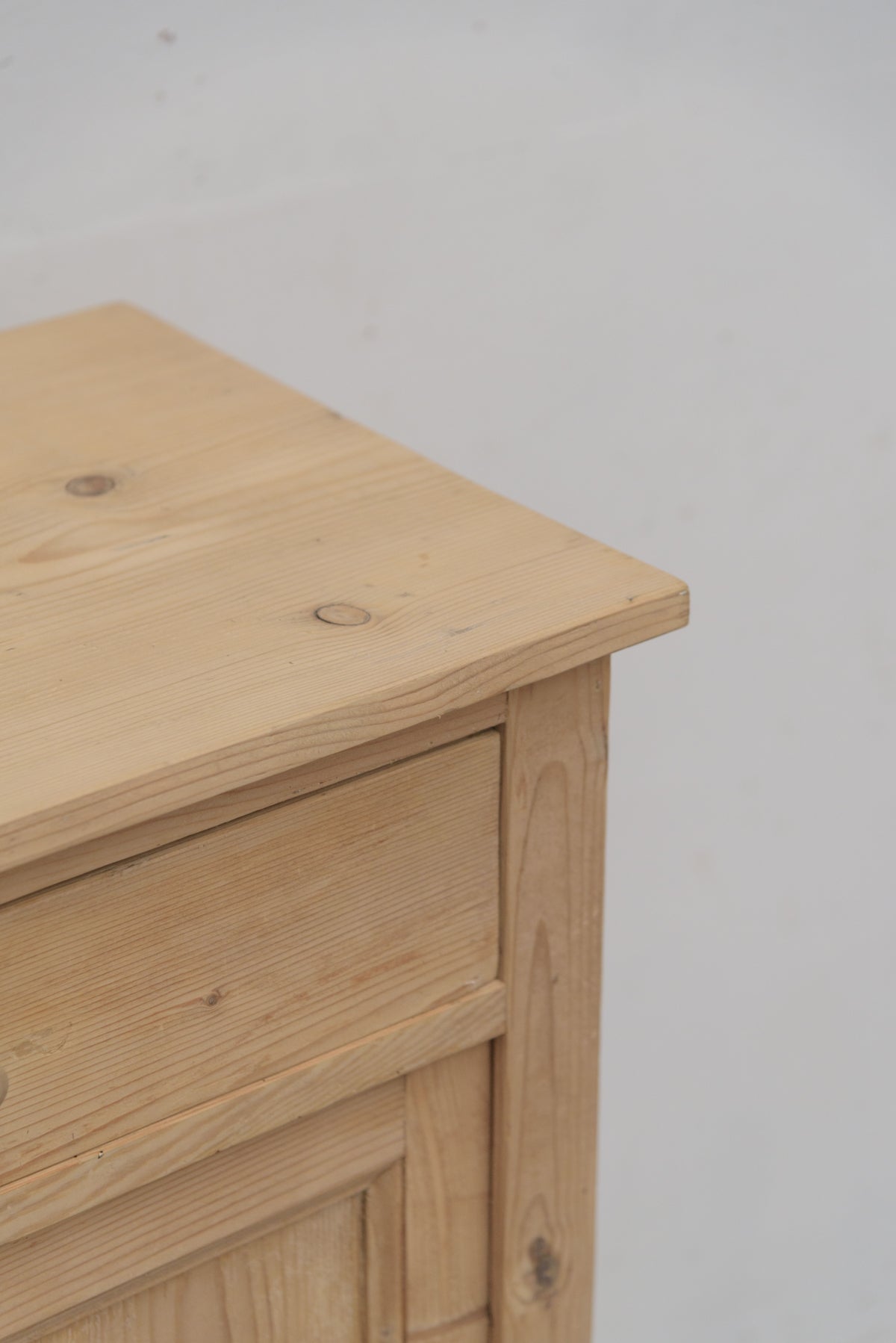 #9052 cabinet