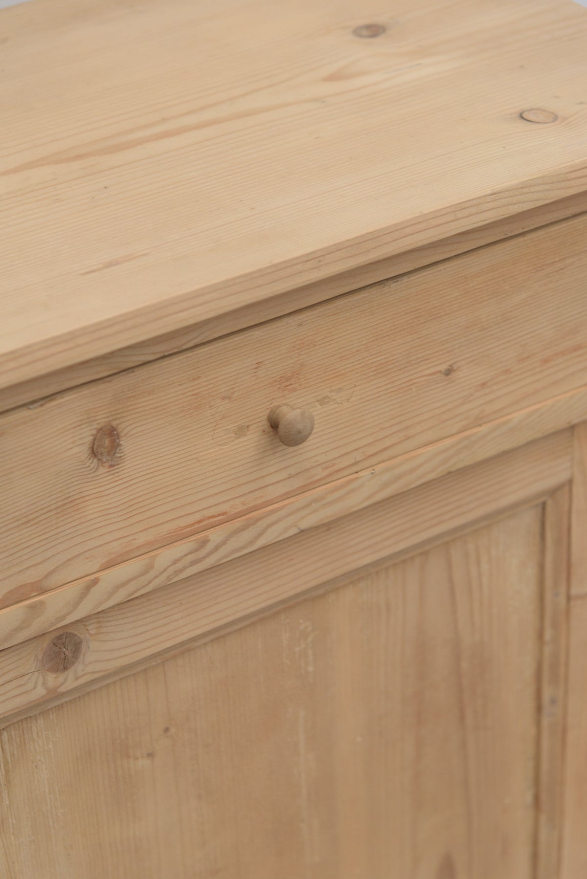 #9052 cabinet