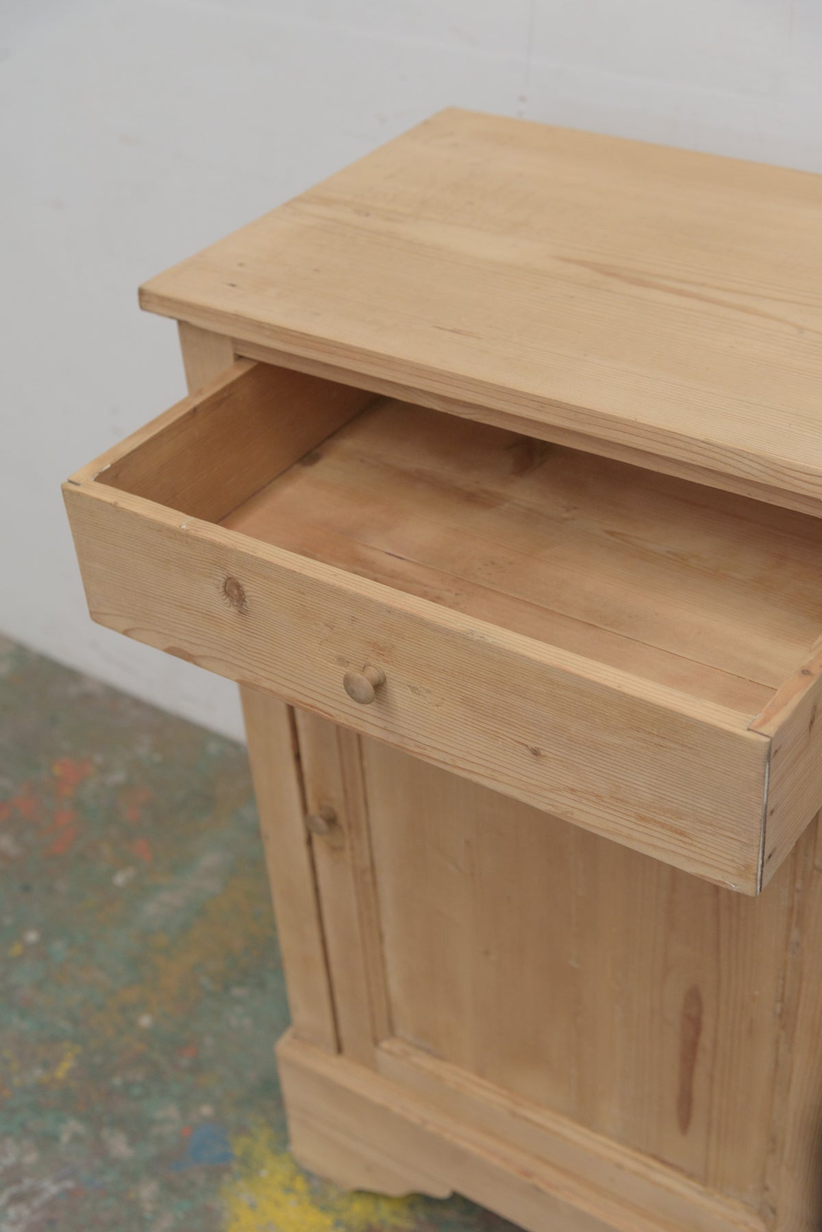 #9052 cabinet