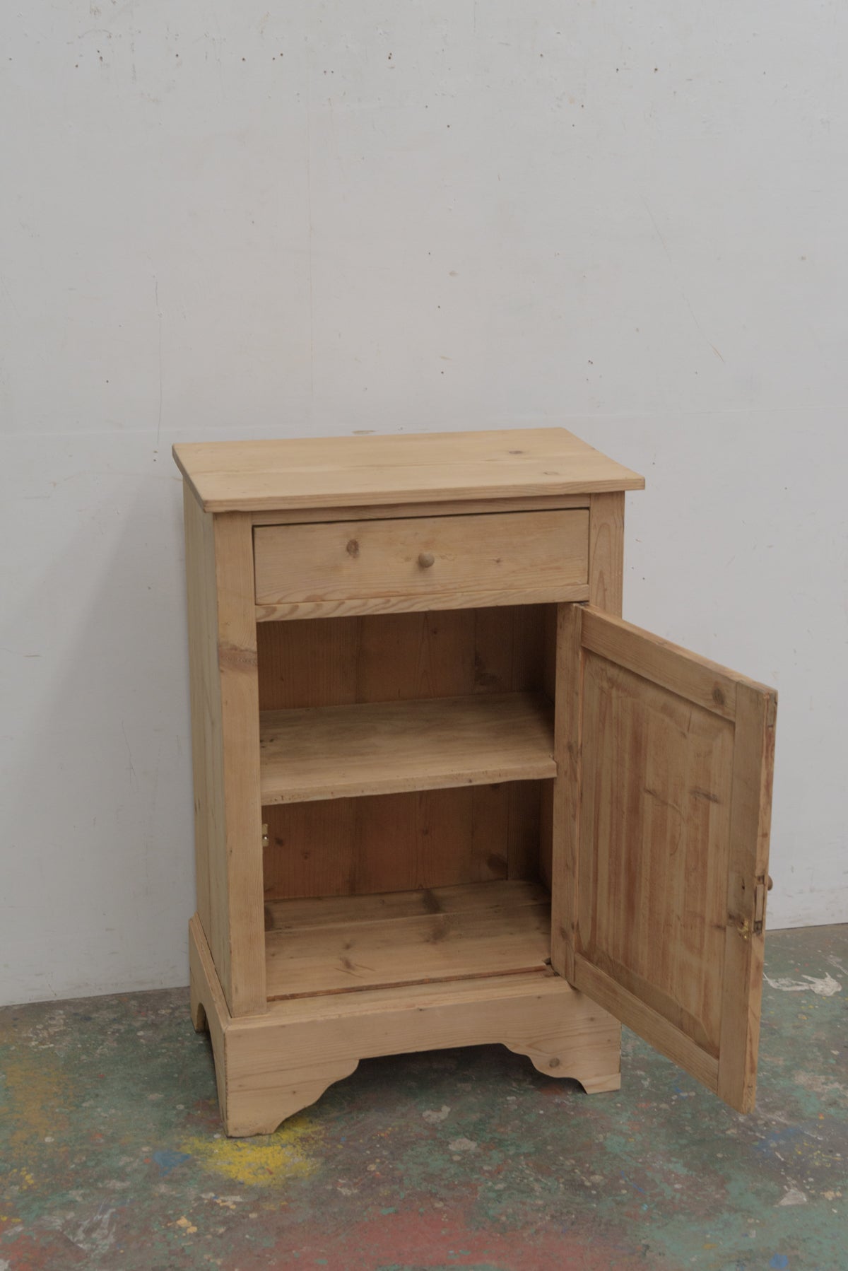 #9052 cabinet