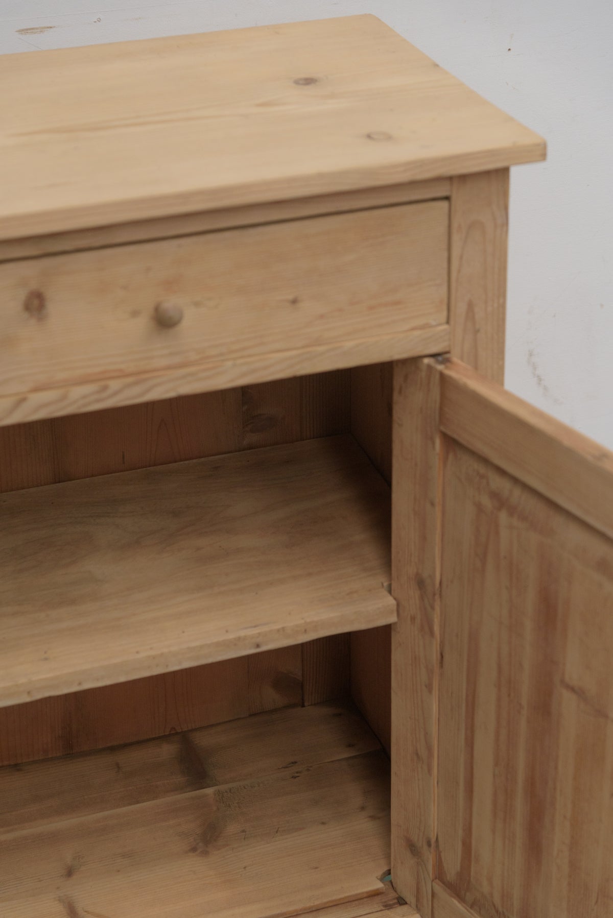 #9052 cabinet