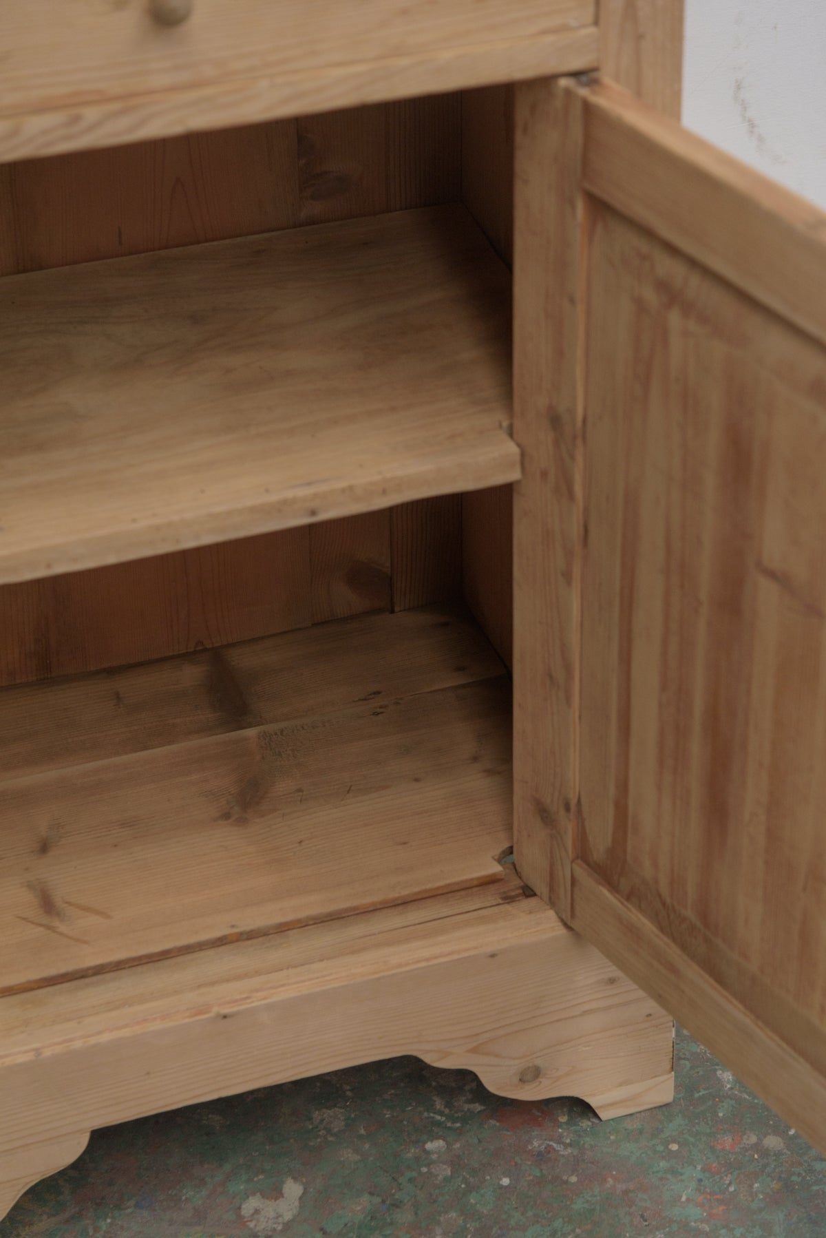 #9052 cabinet