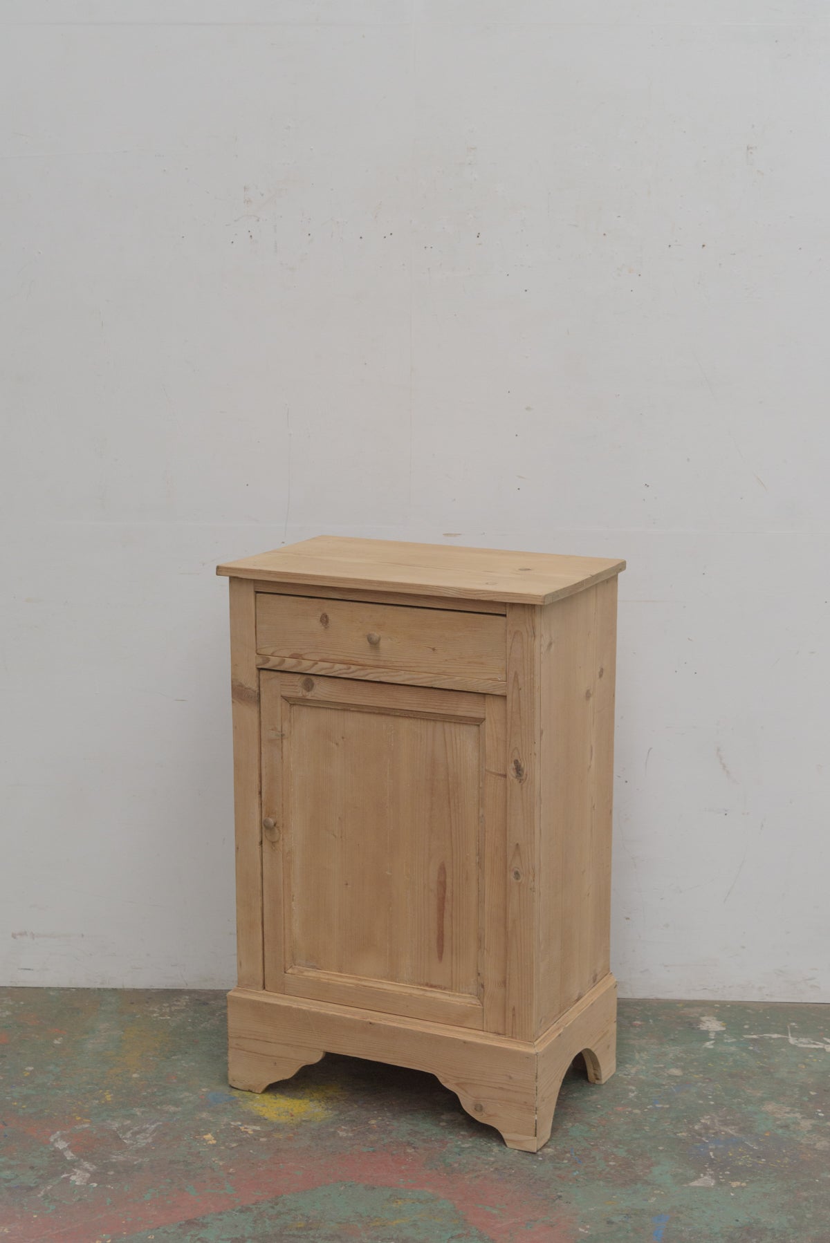 #9052 cabinet
