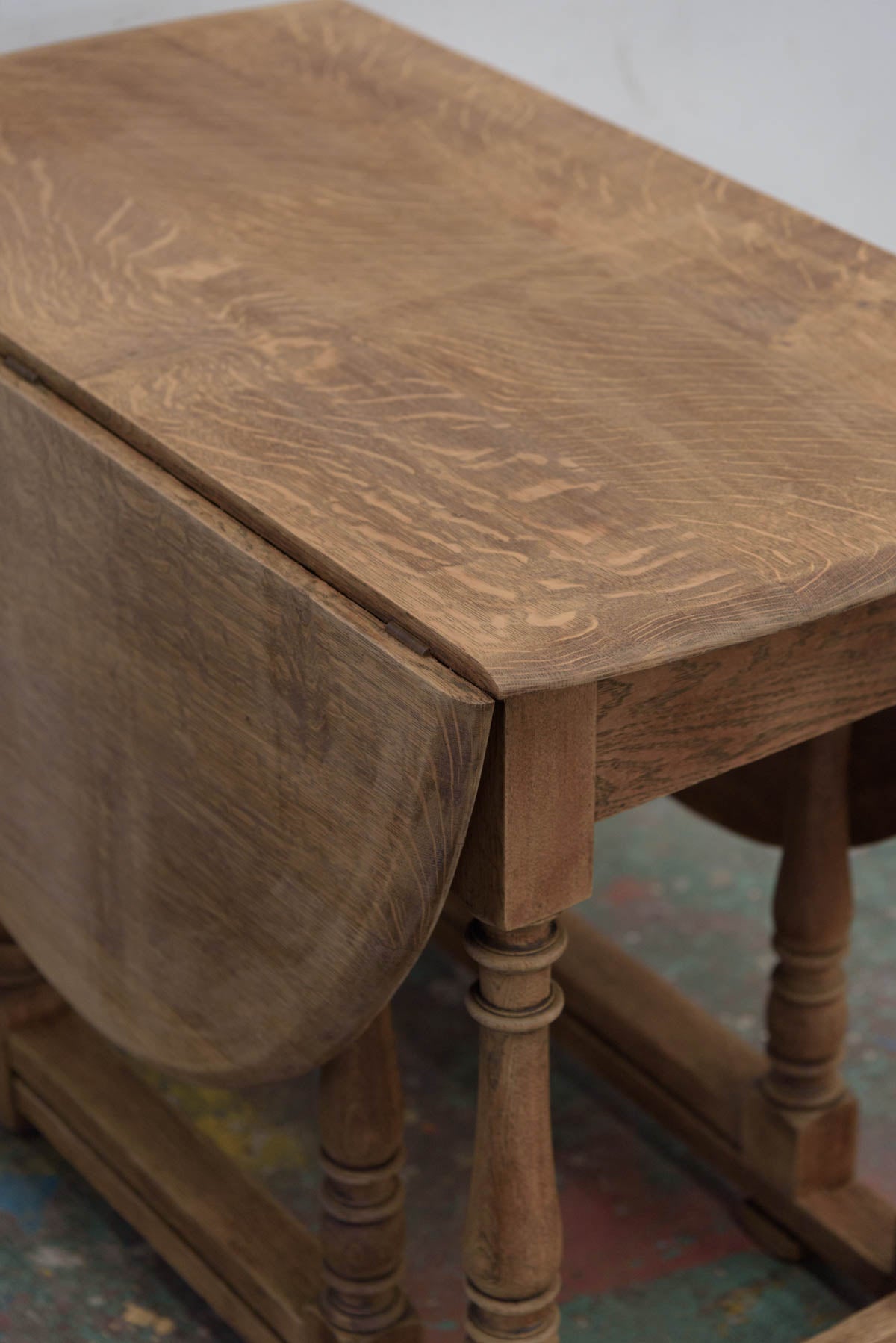 #9509 butterfly table