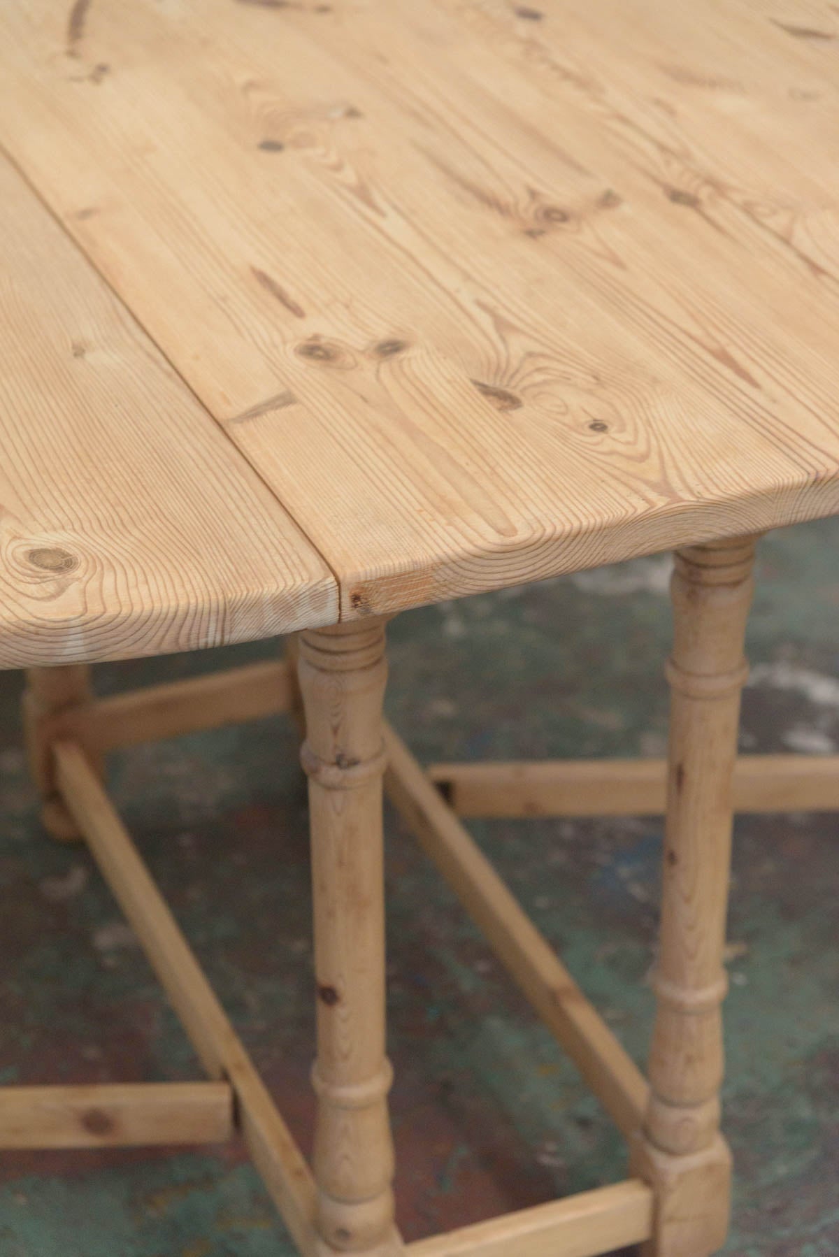 #9520 butterfly table